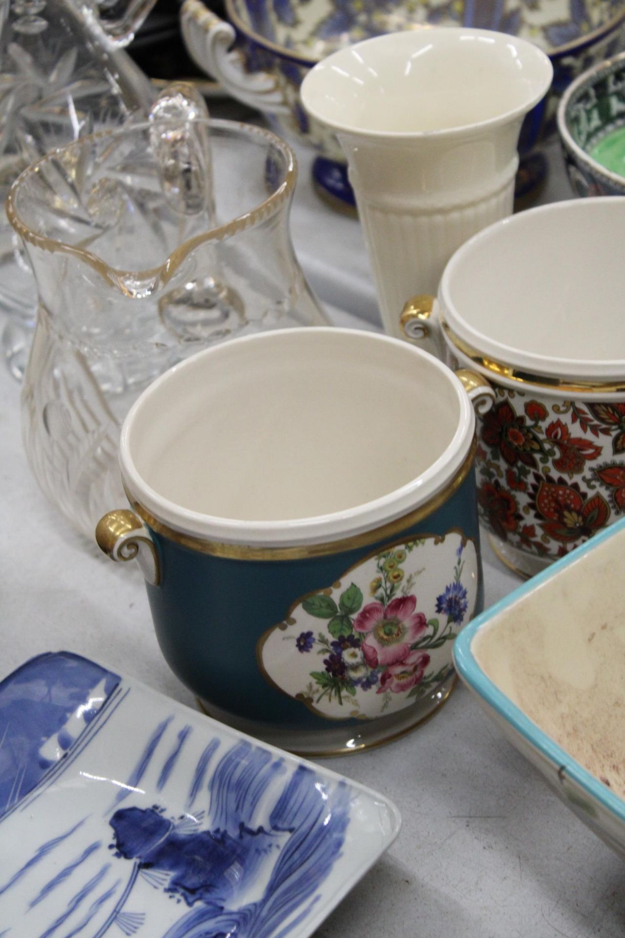 TWO CROWN DEVON PLANT HOLDERS, A LARGE FLORAL AND BIRD DECORATED BOWL, WEDGWOOD VASE, GLASS DECANTER - Image 5 of 6