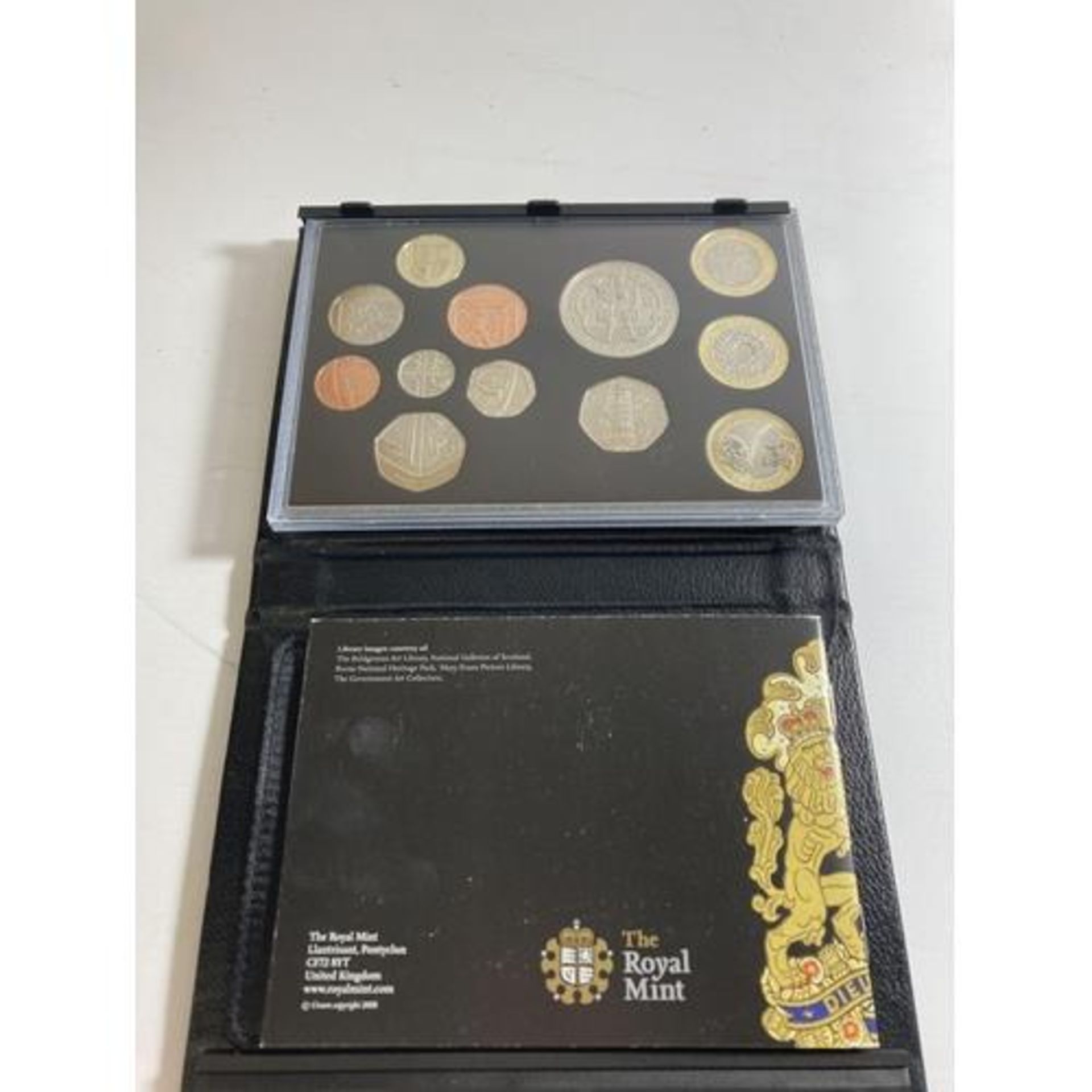 THE ROYAL MINT 2009 PROOF COIN COLLECTION INCLUDES KEW GARDENS 50P WITH COA