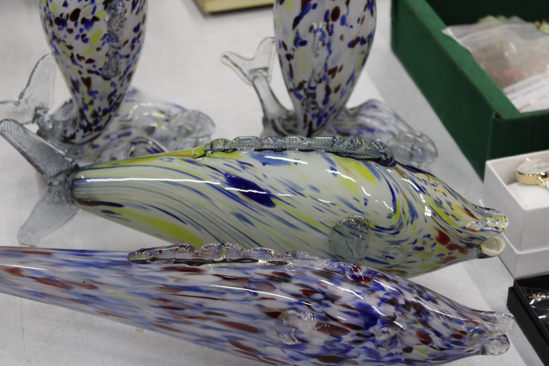 FOUR LARGE MURANO STYLE GLASS FISHES - Image 3 of 6