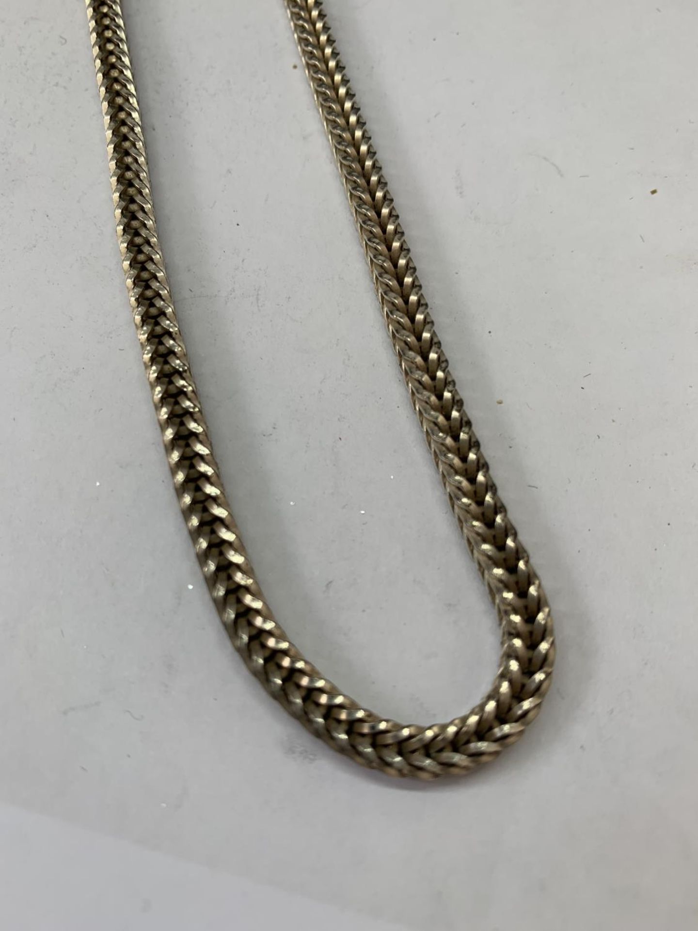 A SILVER NECKLACE LENGTH 18" - Image 2 of 3