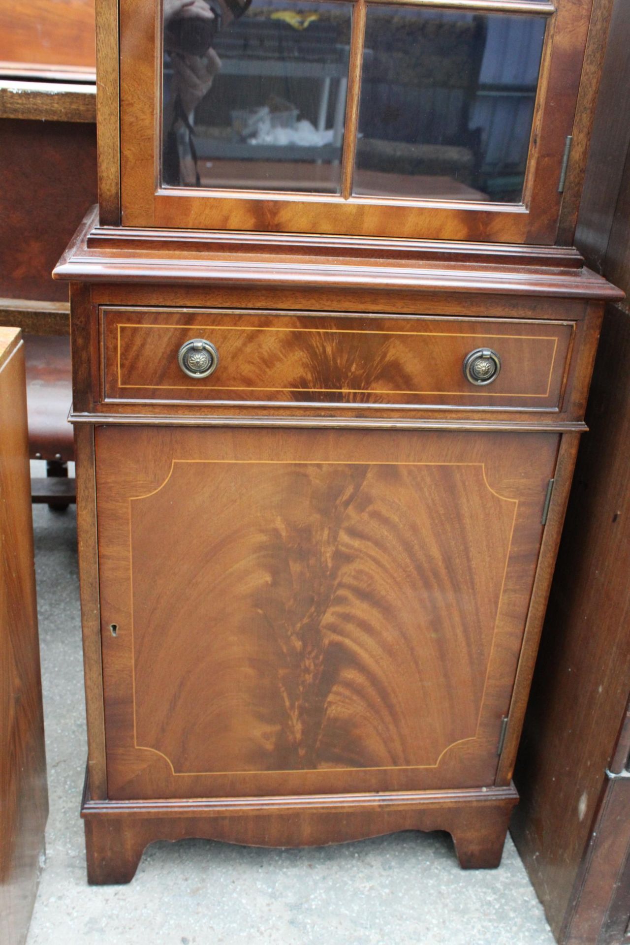 A NARROW MAHOGANY CROSS BANDED AND INLAID GLAZED BOOKCASE ON BASE ENCLOSING SINGLE DRAWER AND - Image 3 of 3