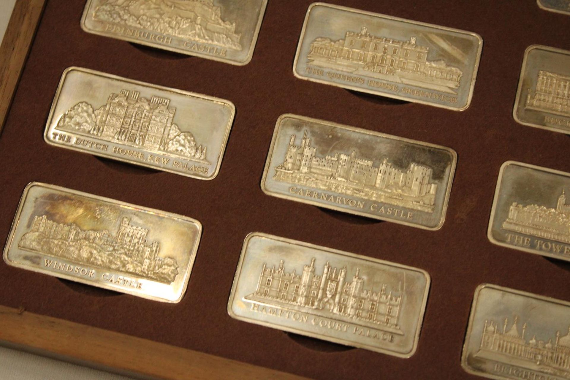 A CASED COLLECTION OF 12 SOLID SILVER INGOTS OF ROYAL PALACES BY THE BIRMINGHAM MINT A LIMITED - Image 4 of 4