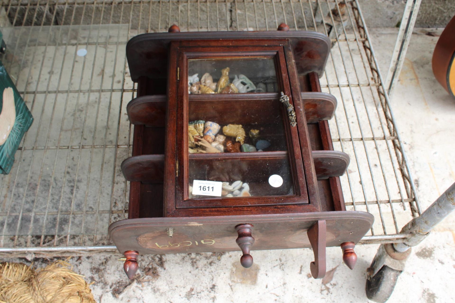 A VINTAGE WOODEN DISPLAY CABINET AND AN ASSORTMENT OF WADE FIGURES