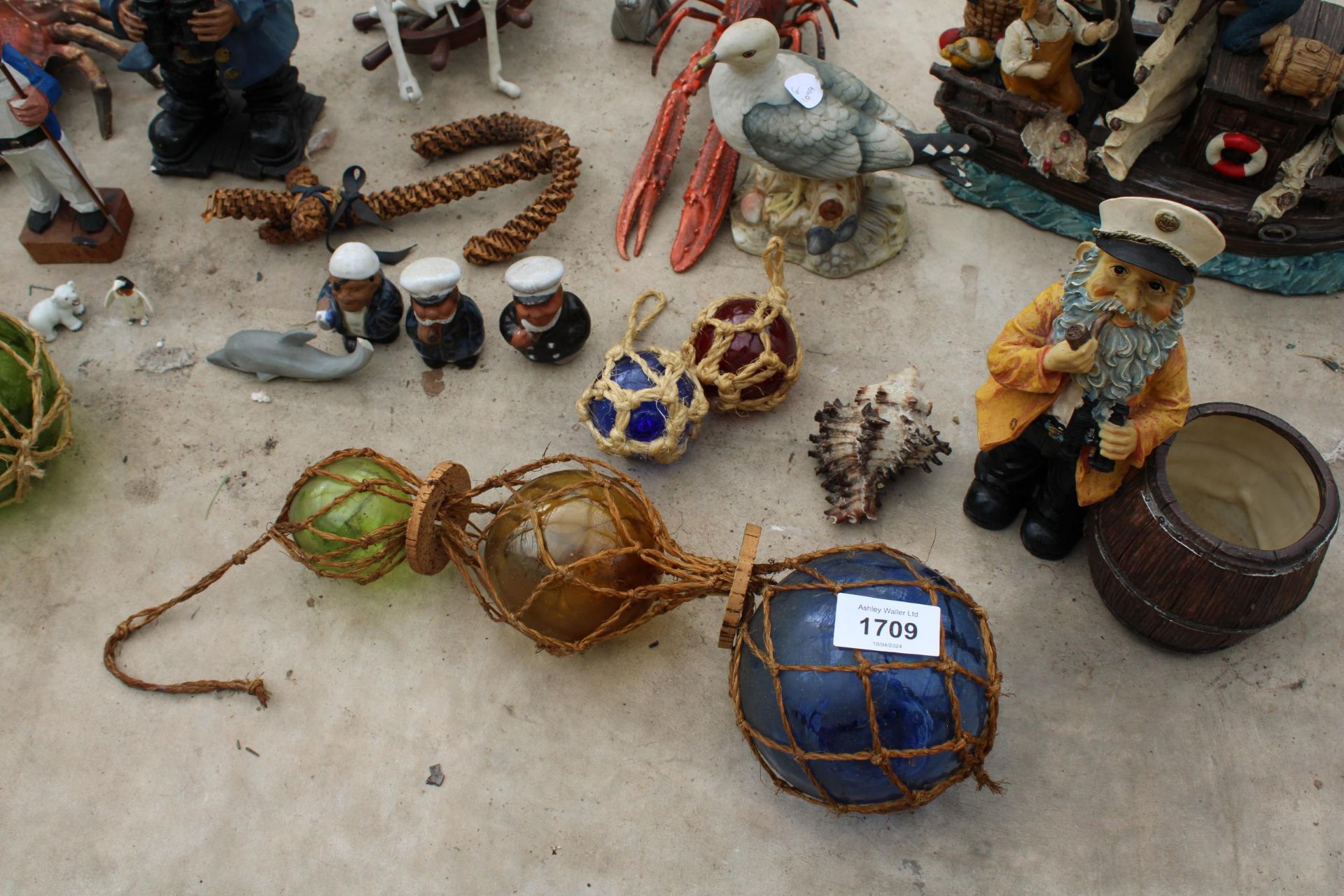 AN ASSORTMENT OF NAUTICAL RELATED ITEMS TO INCLUDE LIGHT HOUSES, SAILOR FIGURES AND ANIMALS ETC - Image 7 of 8