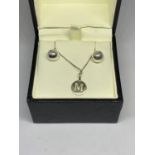 A BOXED SILVER NECKLACE AND EARRING SET
