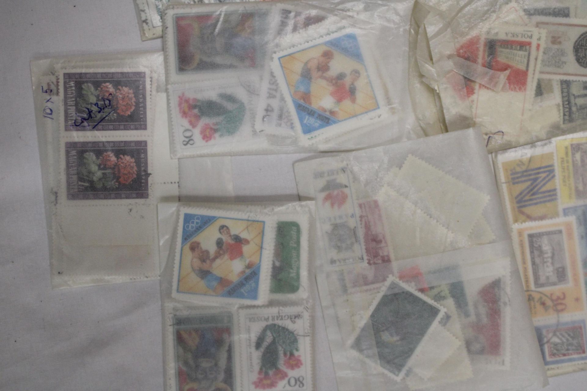 A QUANTITY OF STAMPS IN PACKETS FROM AROUND THE WOR4LD - Image 3 of 5