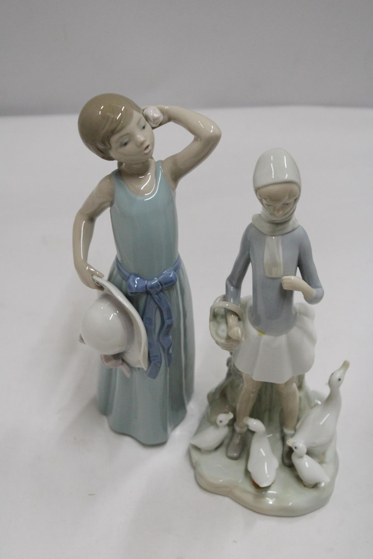 TWO LLADRO FIGURES ONE A/F