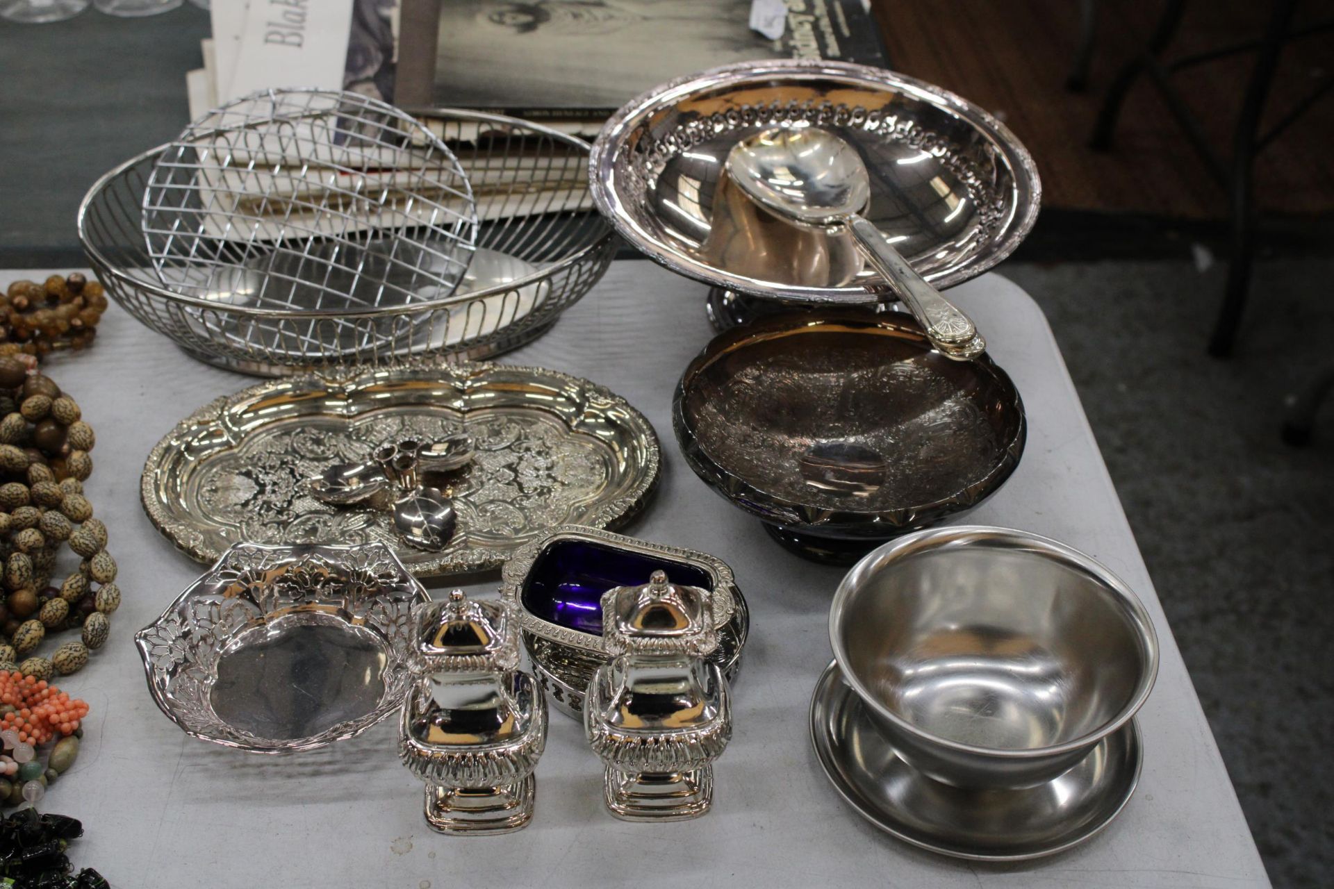 A QUANTITY OF SILVER A CRUET SET, TRAY, SALAD SERVERS, ETCPLATED ITEMS TO INCLUDE BOWLS,