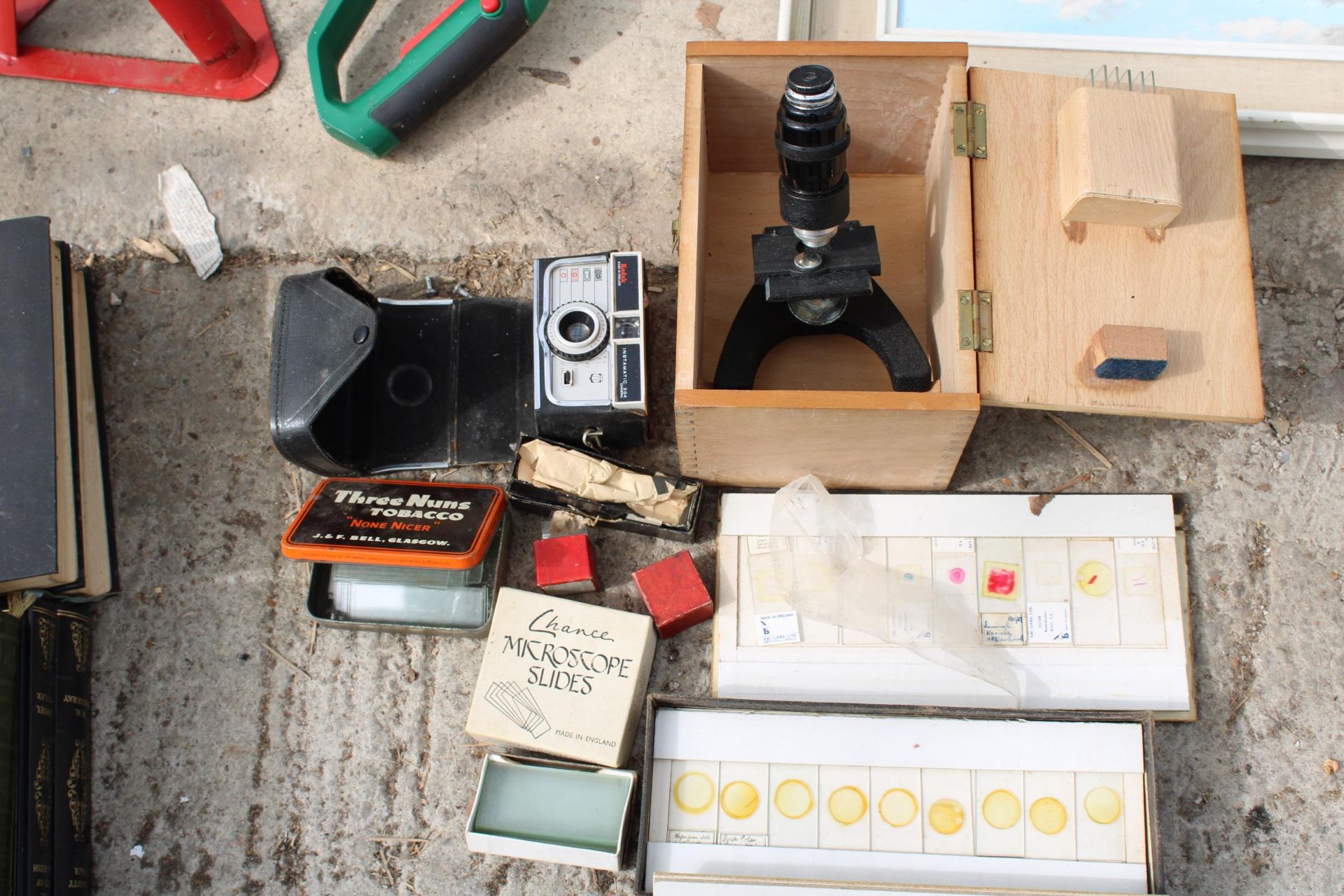 AN ASSORTMENT OF ITEMS TO INCLUDE A MICROSCOPE AND SLIDES AND A CAMERA ETC - Image 2 of 4