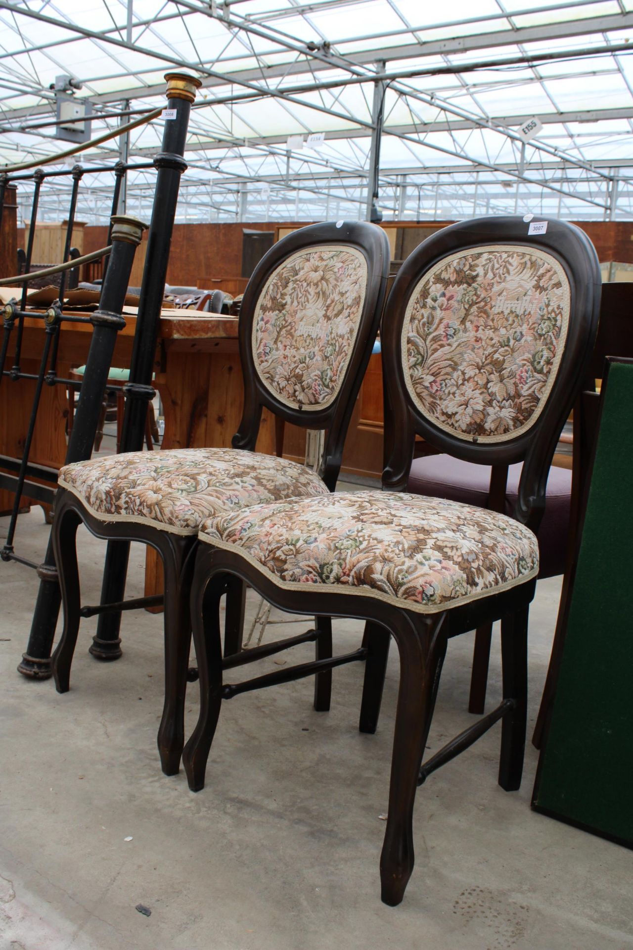A PAIR OF VICTORIAN STYLE DINING CHAIRS - Image 2 of 2