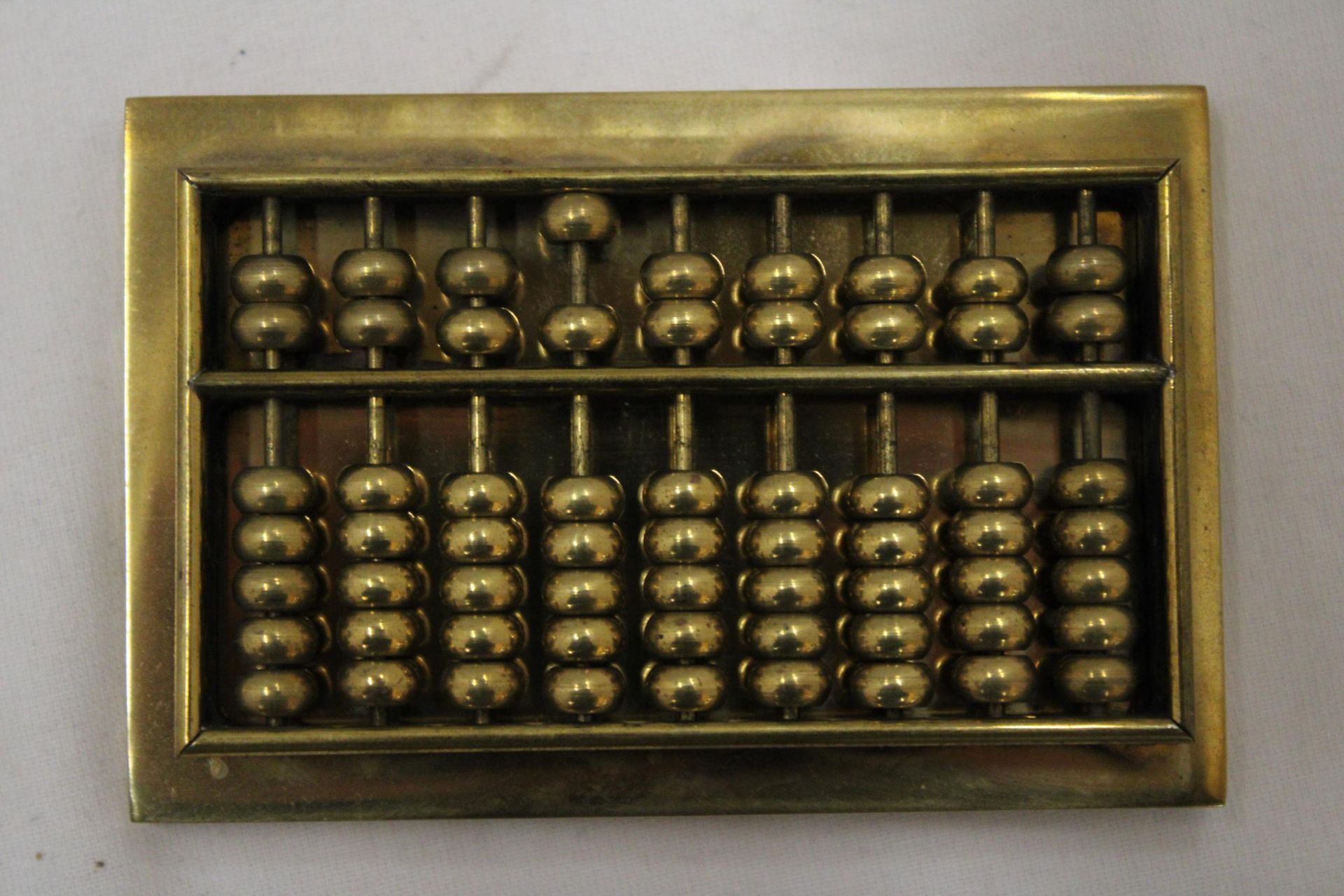 A SMALL VINTAGE HEAVY BRASS ABACUS - Image 3 of 4