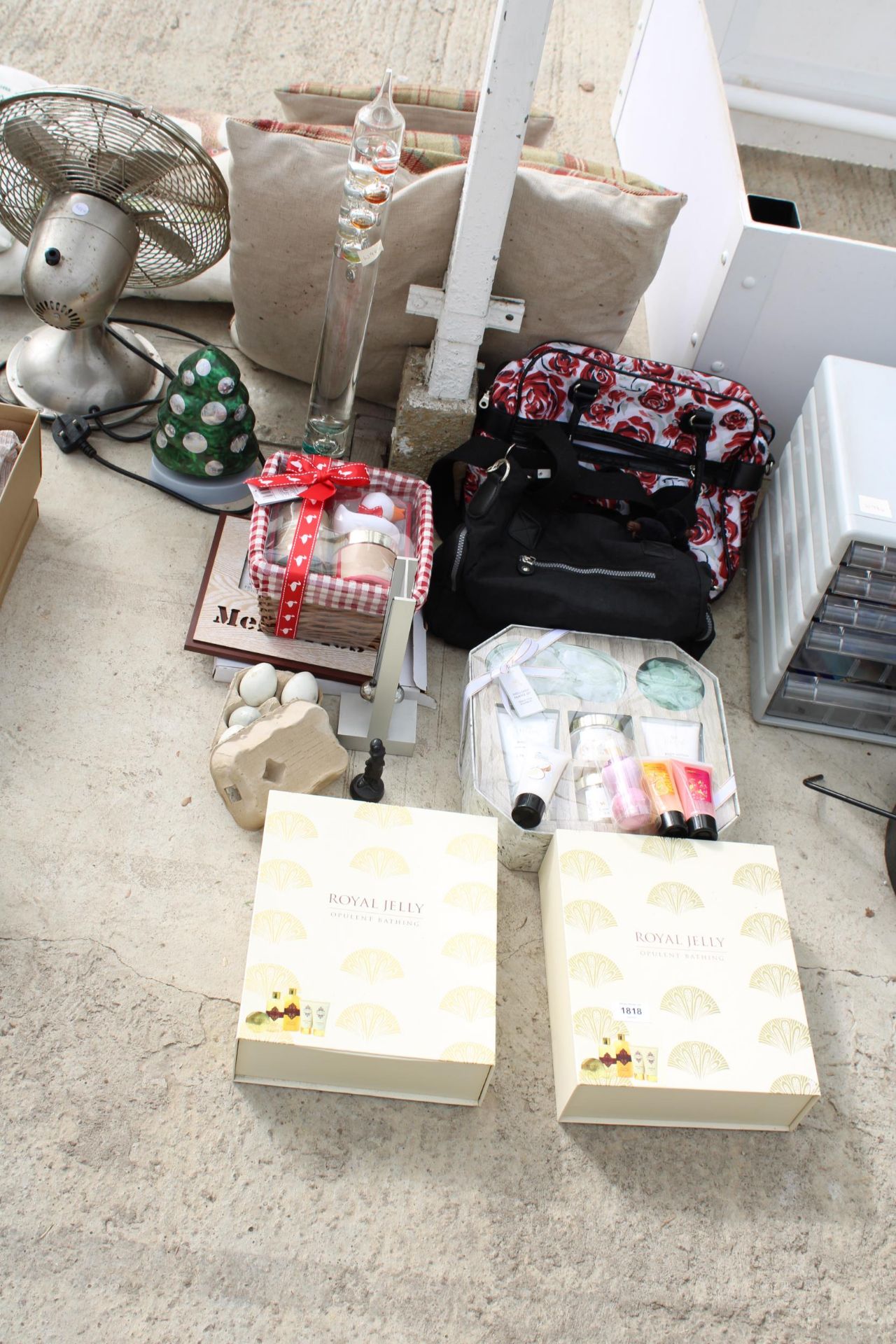AN ASSORTMENT OF ITEMS TO INCLUDE COSMETICS AND BAGS ETC