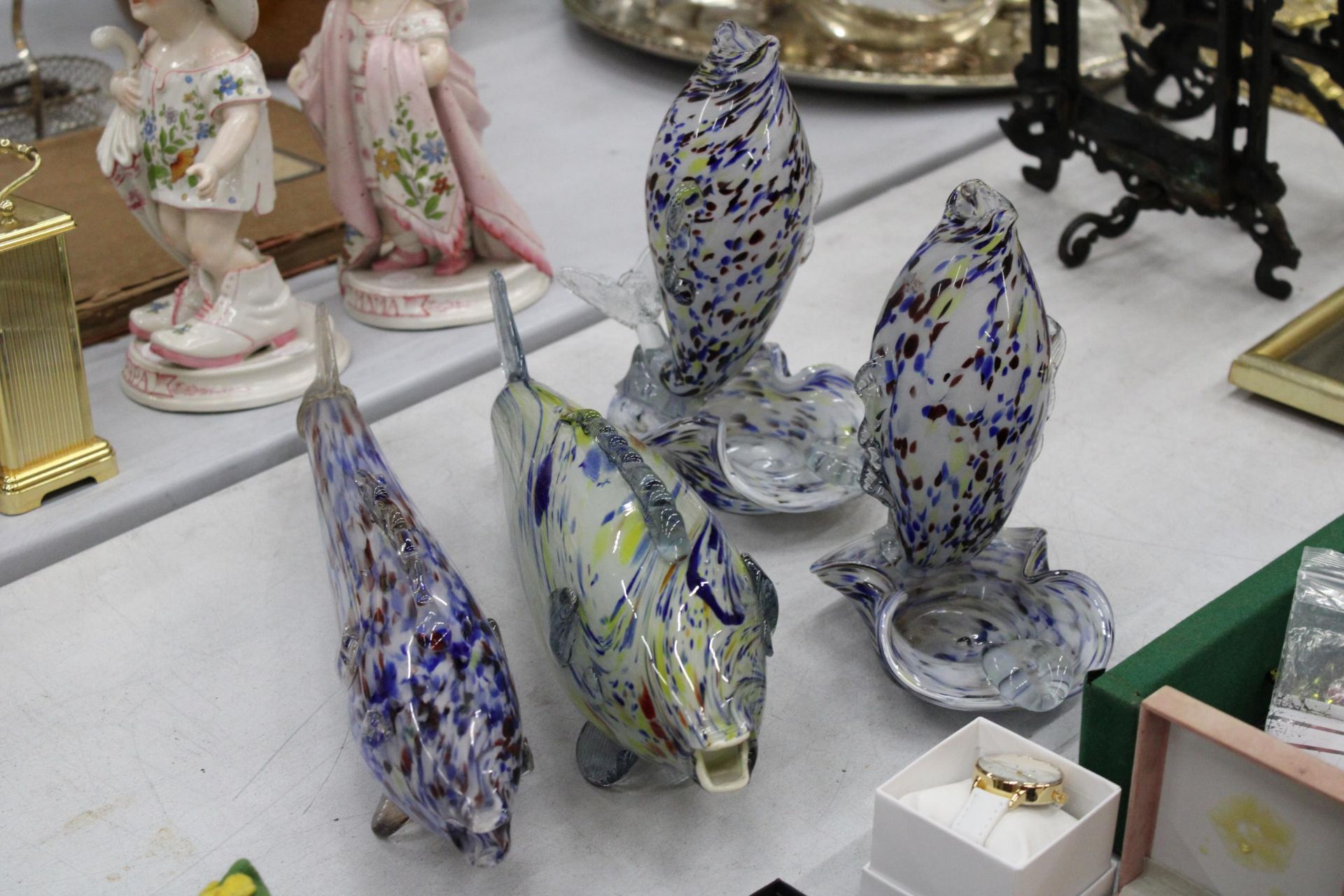 FOUR LARGE MURANO STYLE GLASS FISHES - Image 5 of 6