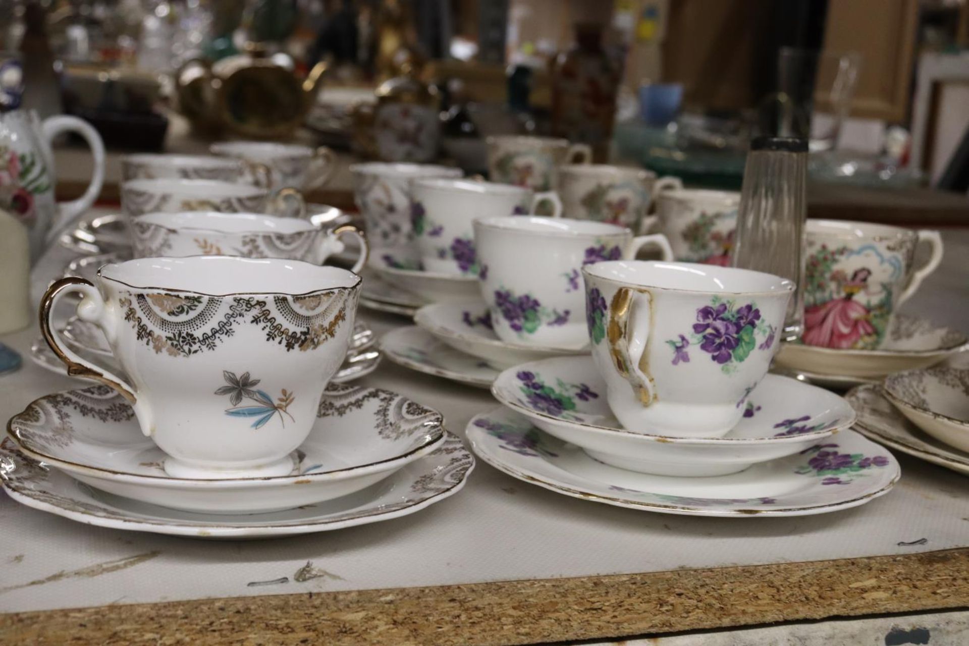 A LARGE QUANTITY OF VINTAGE CHINA TRIOS TO INCLUDE EDWARDIAN POTTERY, A , HALLMARKED SILVER TOPPED - Image 2 of 5
