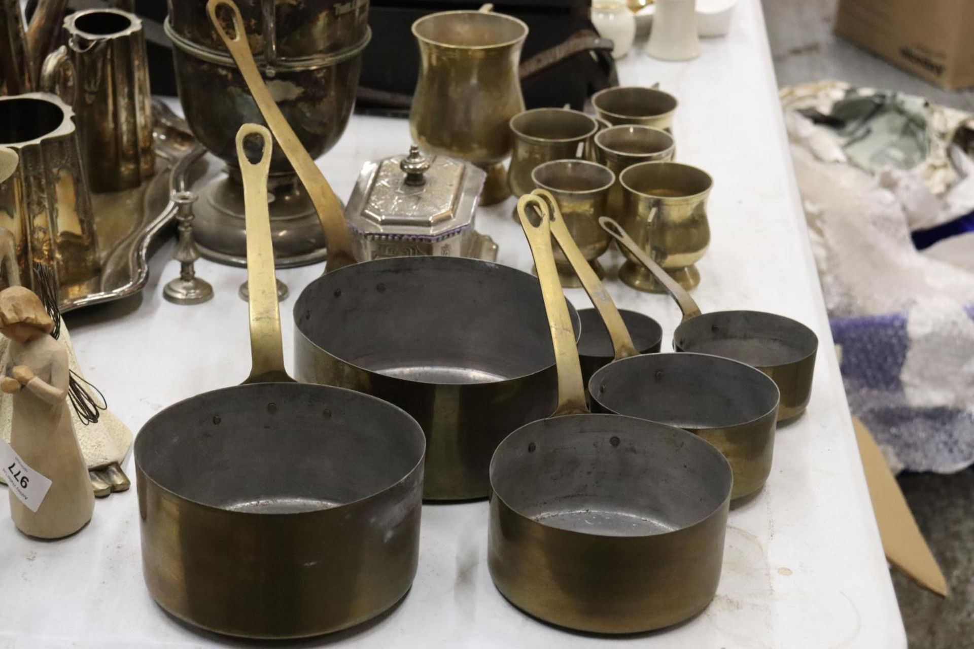 SIX VINTAGE GRADUATED SAUCEPANS - Image 2 of 5