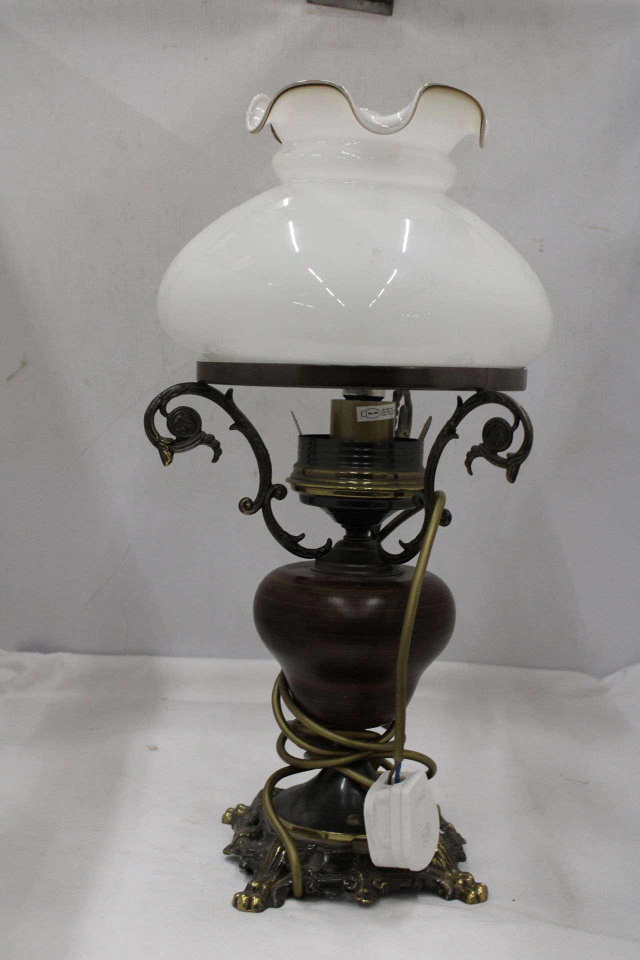 A VINTAGE STYLE TABLE LAMP IN THE STYLE OF AN OIL LAMP, WITH FLUTED GLASS SHADE, WOODEN MIDDLE AND - Image 2 of 4