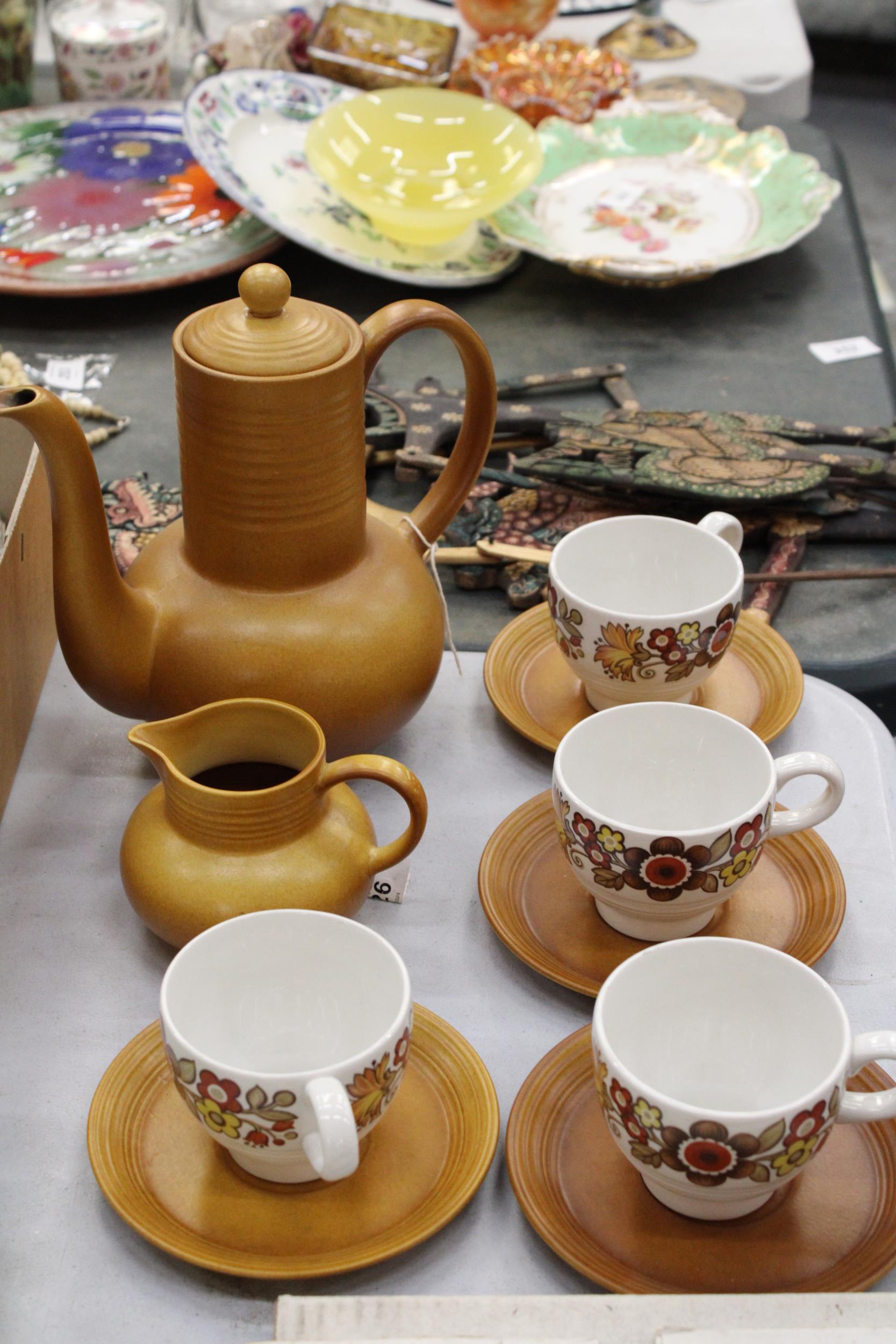 A RETRO 1960'S/70'S MYOTT PART COFFEE SET TO INCLUDE A COFFEE POT, CREAM JUG, CUPS AND SAUCERS