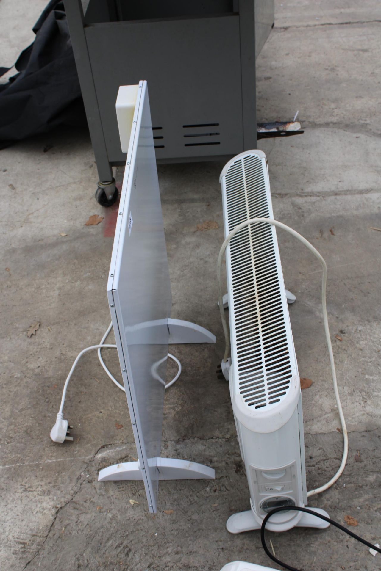 TWO VARIOUS ELECTRIC HEATERS - Image 2 of 2