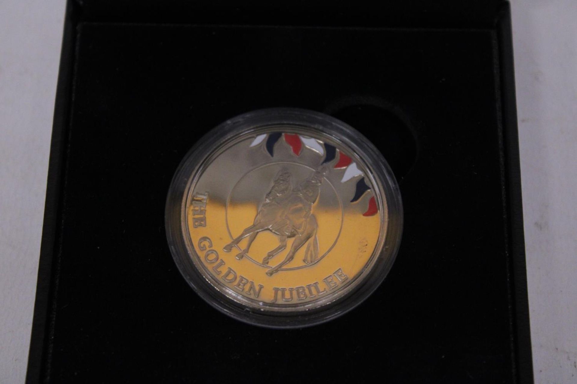 A GOLDEN JUBILEE HM QUEEN ELIZABETH 2002 50P COIN IN PRESENTATION BOX WITH CERTIFICATE OF - Image 3 of 4