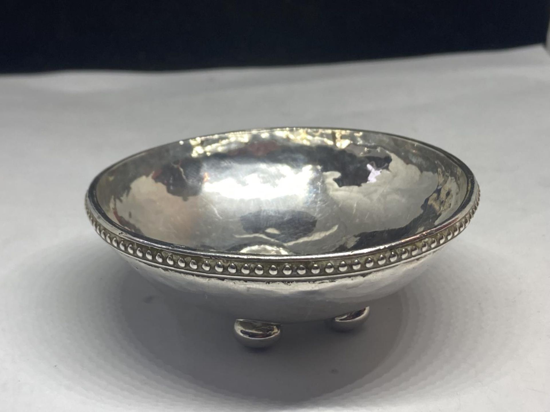 A TESTED TO SILVER DISH ON THREE BUN FEET GROSS WEIGHT 45.6 GRAMS