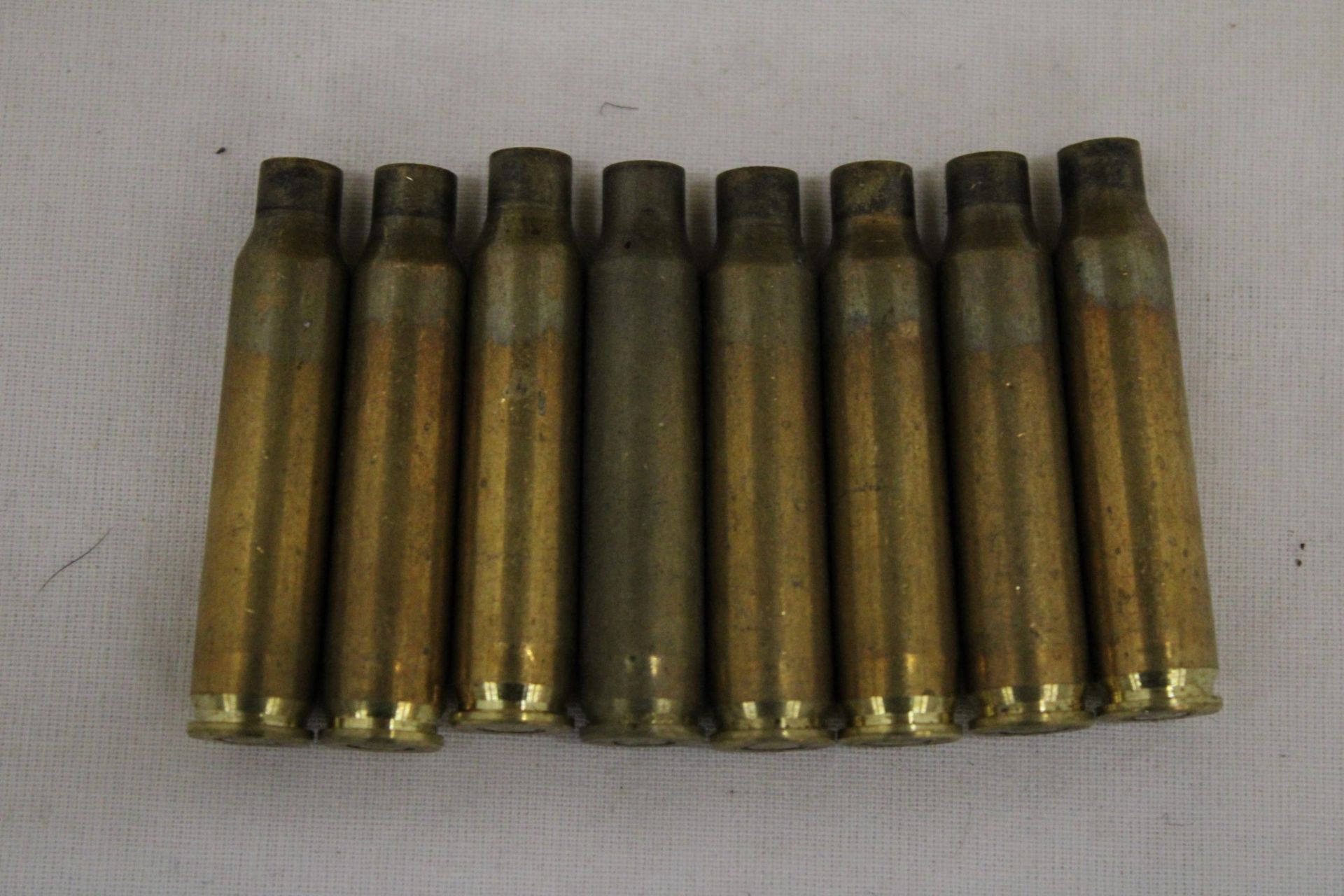 A QUANTITY OF BRASS BULLET CASES - Bild 3 aus 4