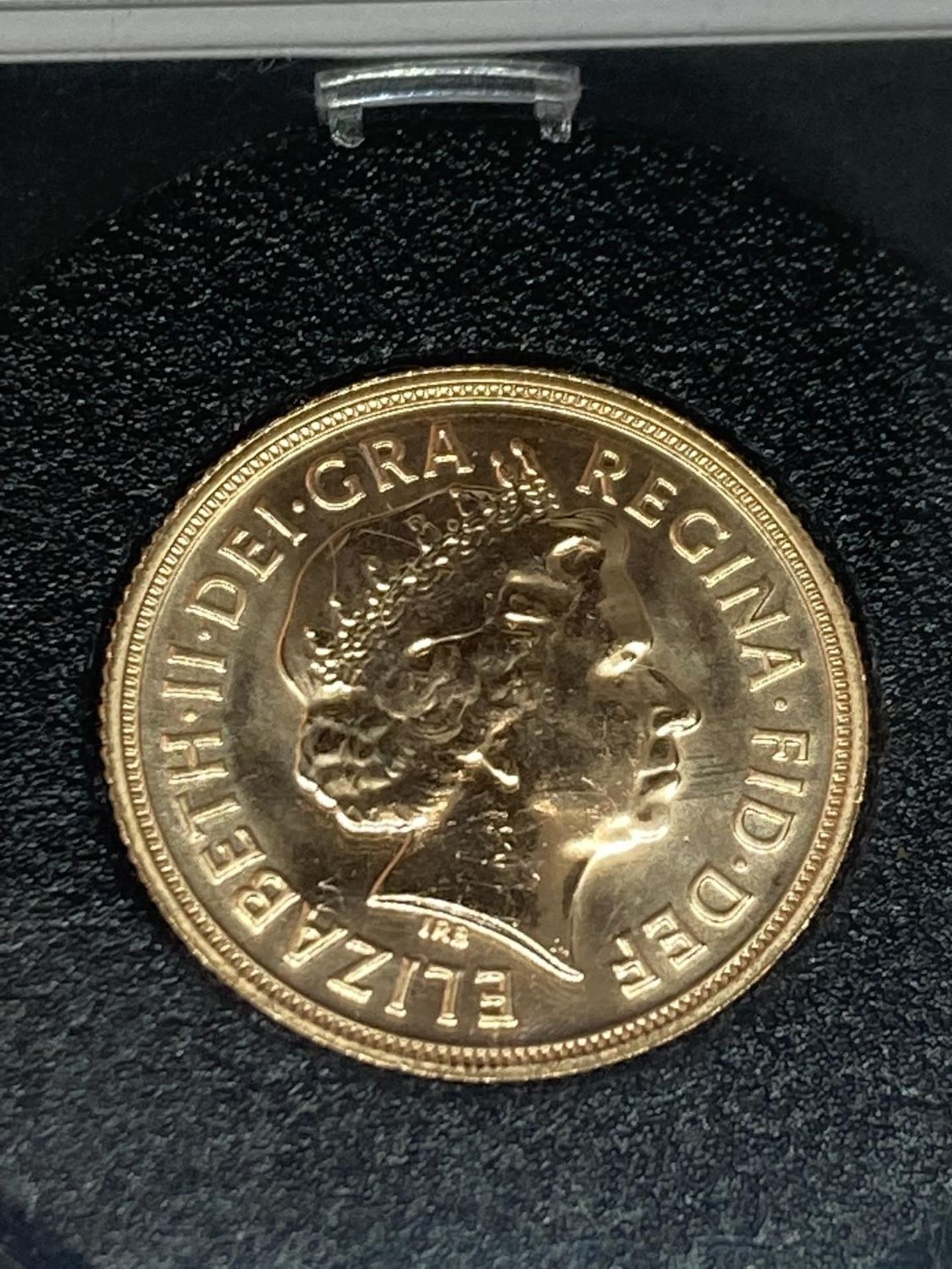 A 2013 GOLD SOVEREIGN WITH CERTIFICATE OF AUTHENTICITY - Bild 3 aus 3