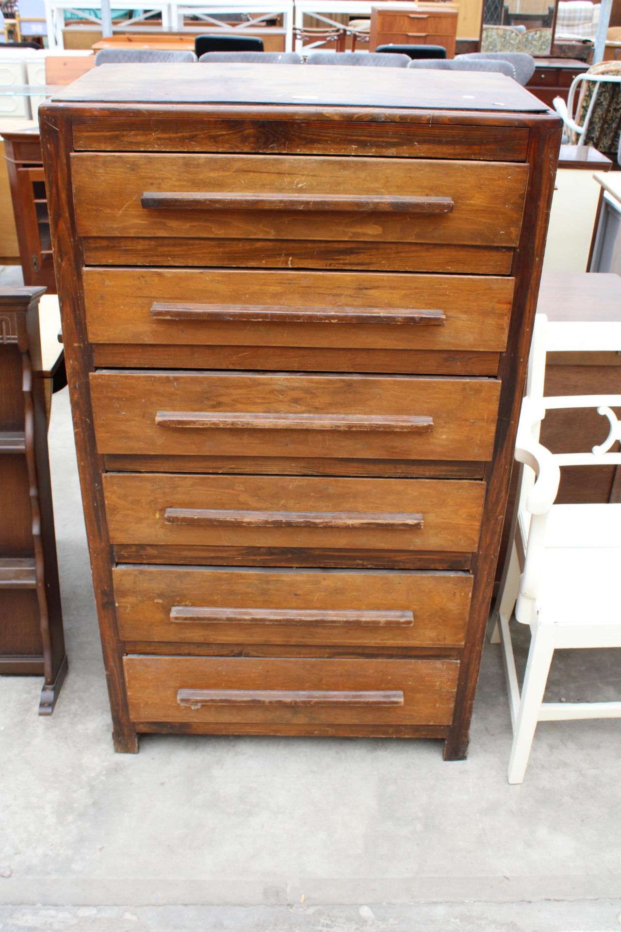 A MID 20TH CENTURY CHEST OF SIX DRAWERS, 30" WIDE