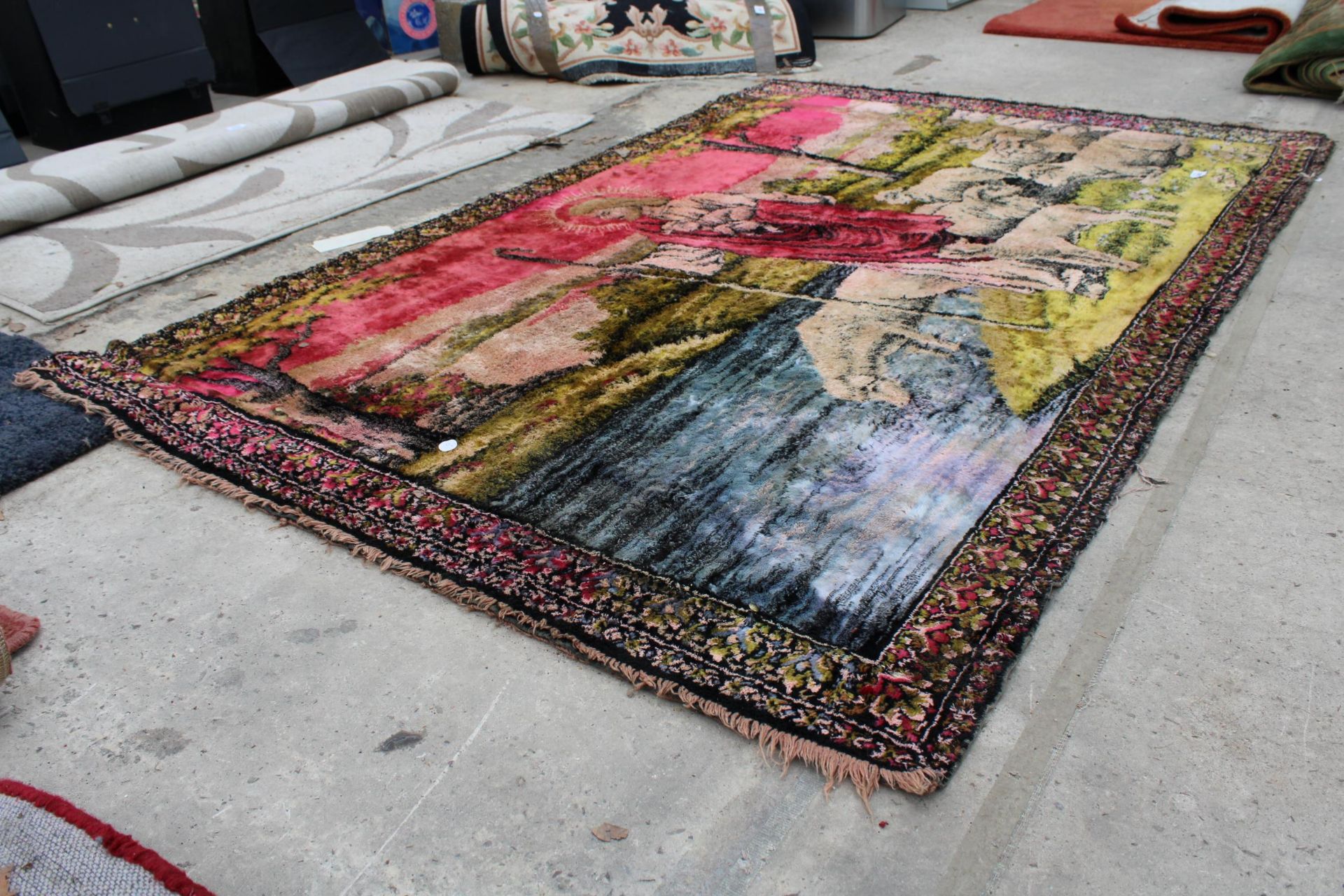 A RELIGIOUS PATTERNED FRINGED RUG - Bild 3 aus 3