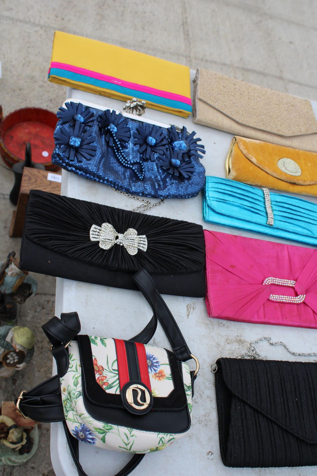 AN ASSORTMENT OF LADIES CLUTCH BAGS - Image 2 of 2