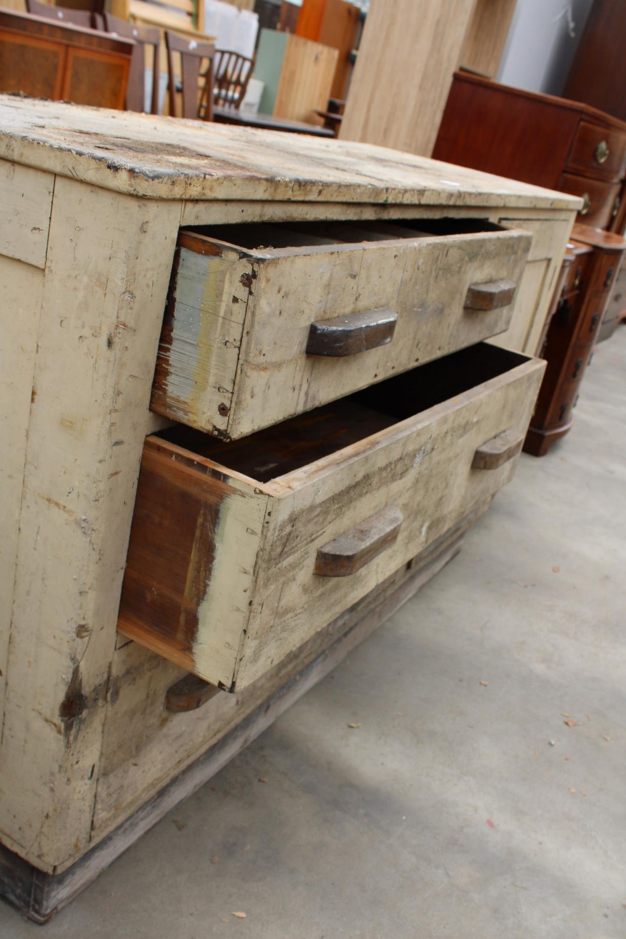 AN EARLY 20TH CENTURY BEECH BASE UNIT ENCLOSING THREE DRAWERS AND ONE CUPBOARD, 54.5" WIDE - Image 3 of 4