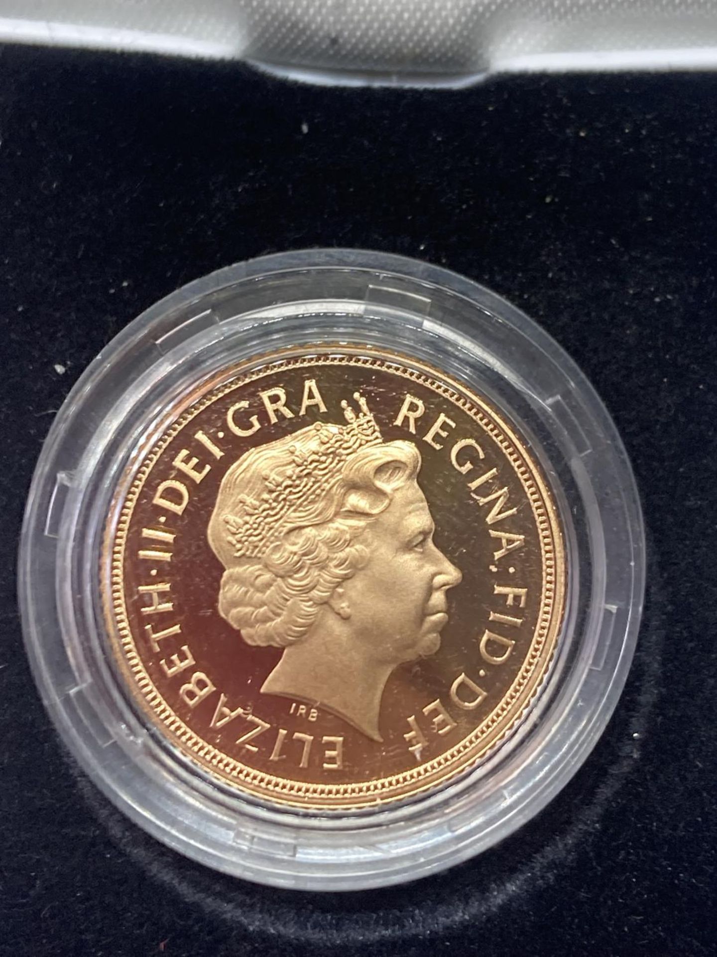 A 2003 GOLD PROOF SOVEREIGN QUEEN ELIZABETH II NO 09985 OF 15,000 IN A PRESENTATION BOX WITH - Image 3 of 5