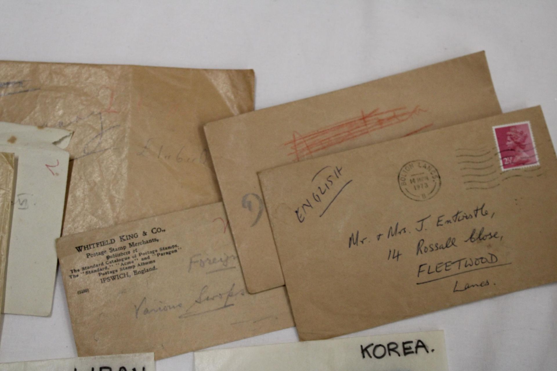 A QUANTITY OF LOOSE STAMPS IN PACKETS FROM AROUND THE WORLD - Image 4 of 5