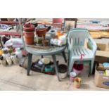 A LARGE ASSORTMENT OF GARDEN ITEMS TO INCLUDE A PLASTIC TABLE, HANGING BASKET BRACKETS, PLANTERS AND