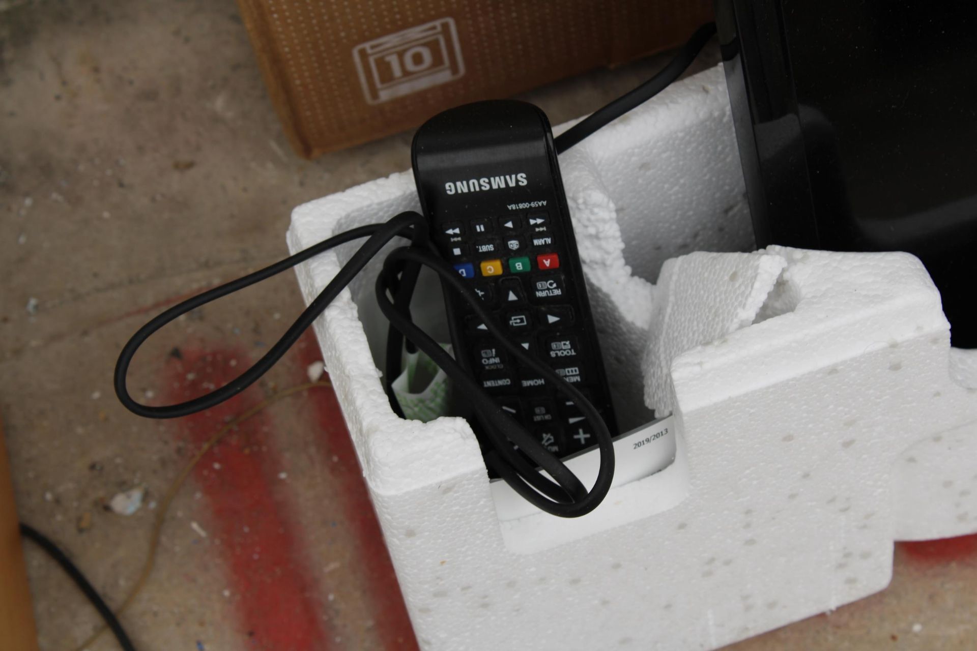 A SAMSUNG TELEVISION WITH REMOTE CONTROL BELIEVED IN WORKING ORDER BUT NO WARRANTY - Image 2 of 3