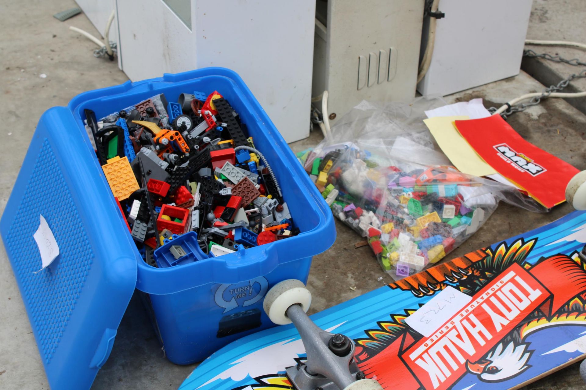 AN ASSORTMENT OF LEGO AND A SKATEBOARD - Image 2 of 3