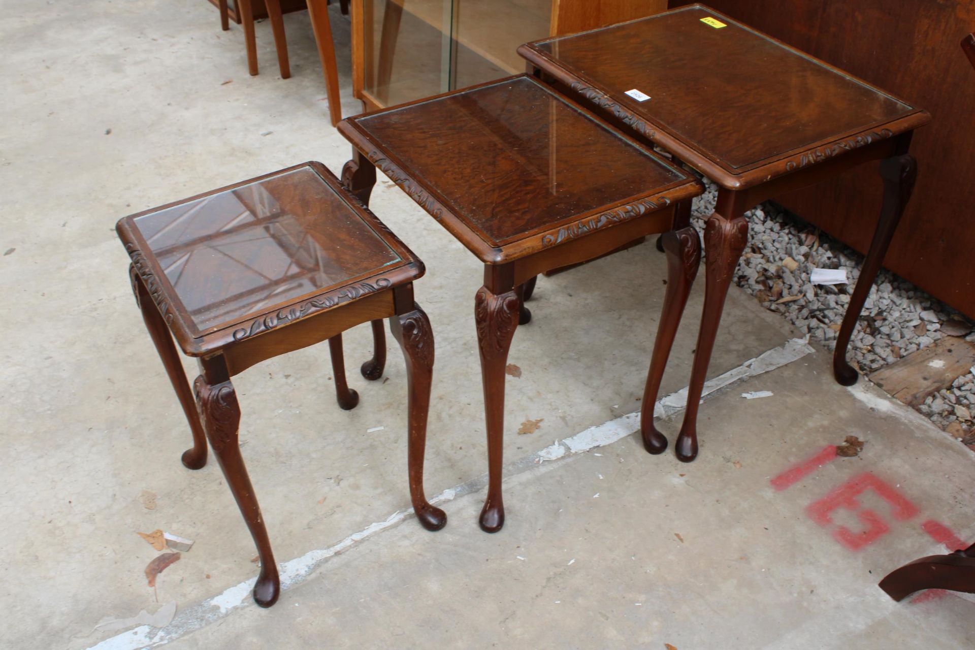 A MAHOGANY NEST OF THREE TABLES ON CABRIOLE LEGS - Image 4 of 4