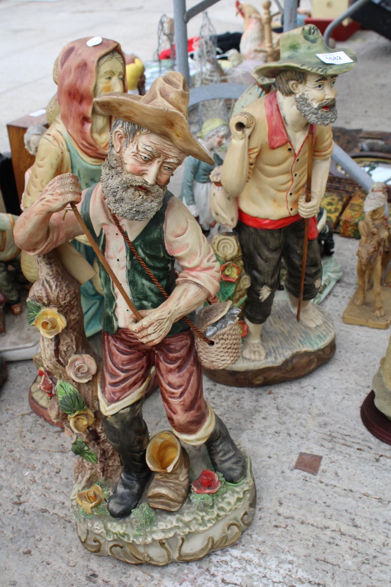 A LARGE ASSORTMENT OF VARIOUS CERAMIC FIGURES - Image 6 of 8