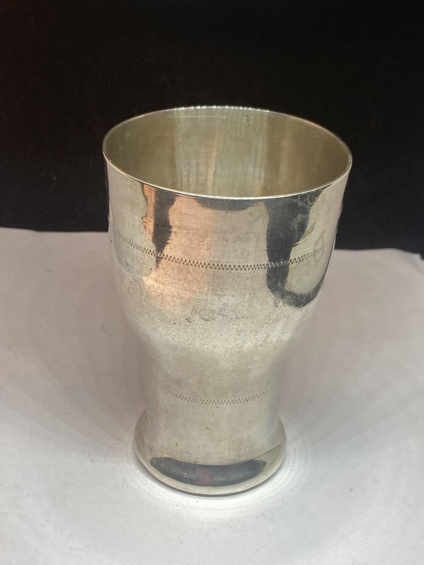 A MARKED 900 SILVER BEAKER - Image 2 of 3