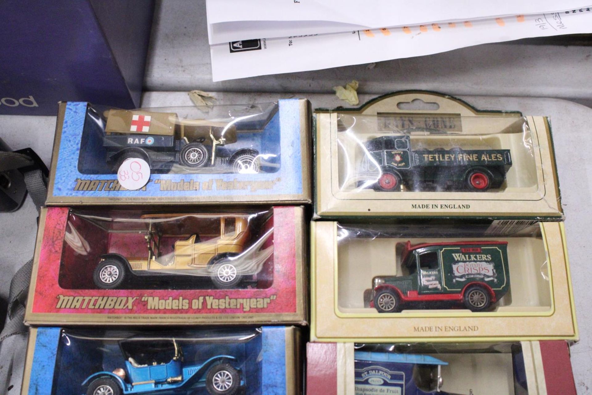 TWENTY BOXED MATCHBOX AND OXFORD DIE-CAST CARS - Bild 5 aus 5