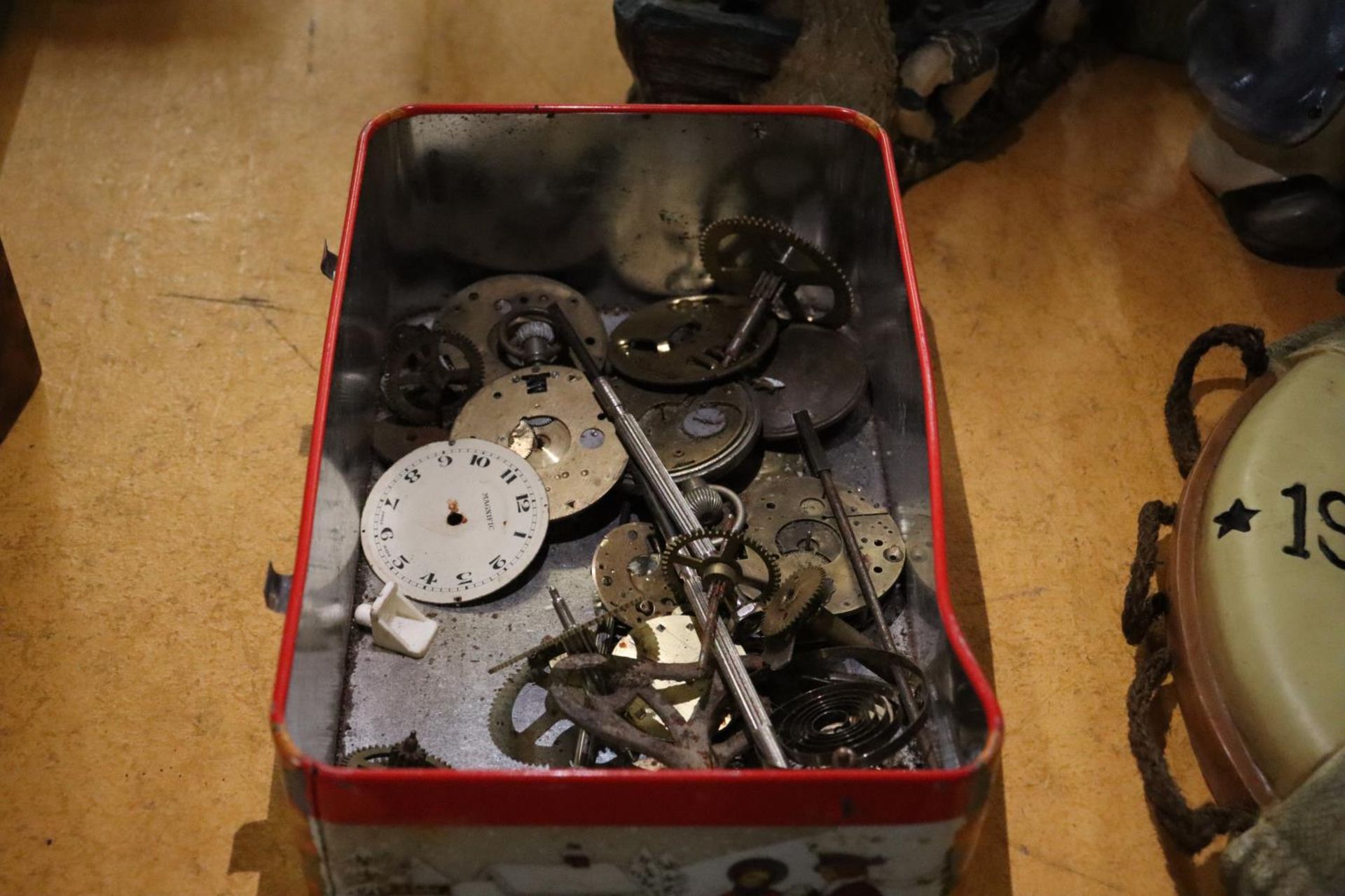 A QUANTITY OF WATCH SPARE PARTS - Image 3 of 5