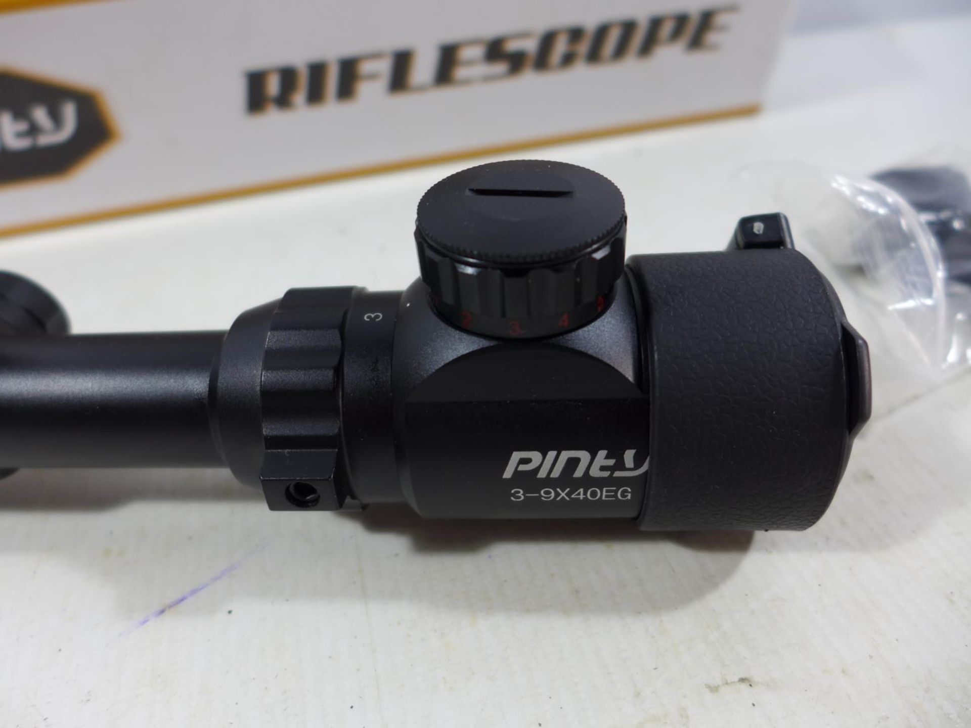 A BOXED AS NEW PINTY 3-9 X 40 EG RIFLESCOPE WITH MOUNTS AND A BSA TELESCOPIC SITE - Image 2 of 4