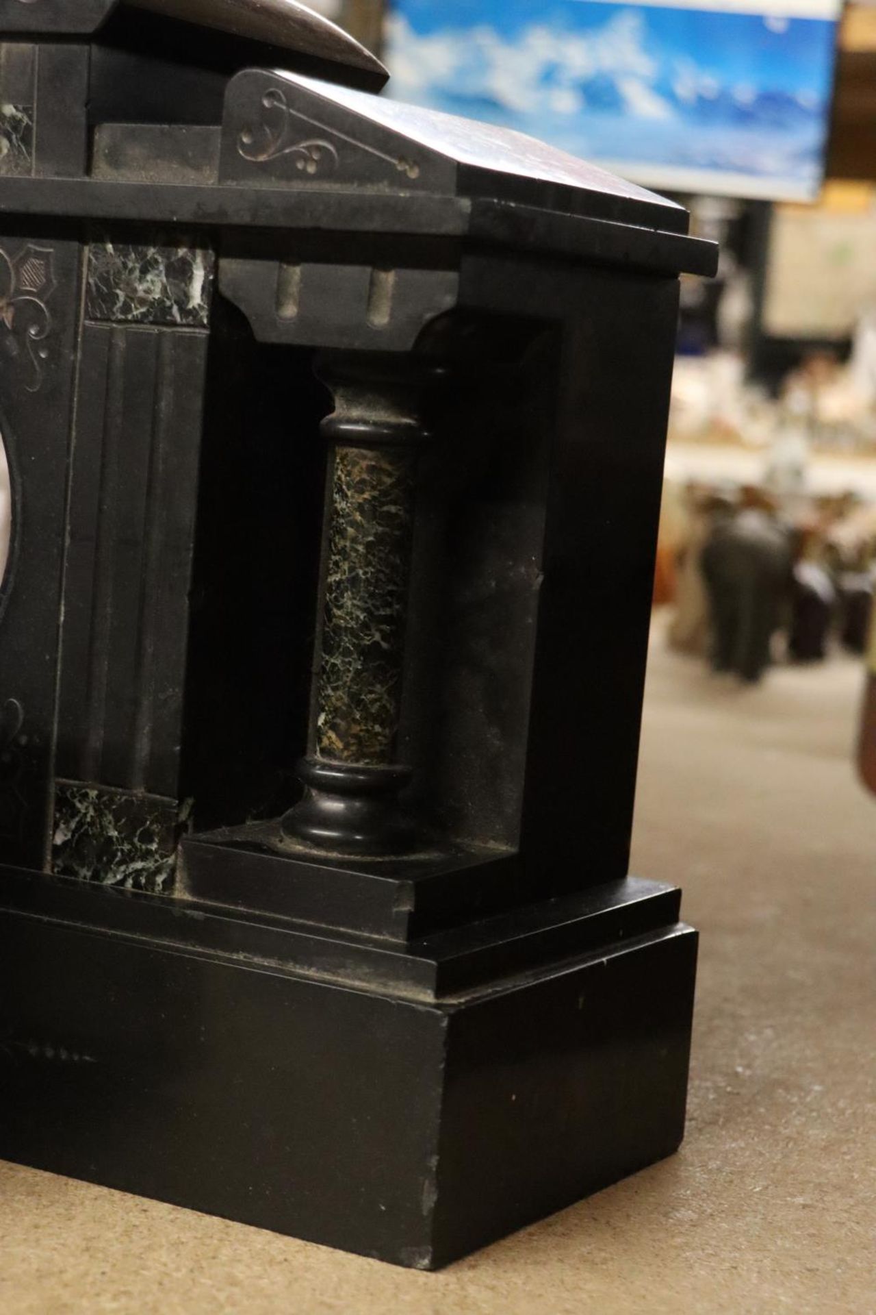 A VERY HEAVY VINTAGE SLATE MANTLE CLOCK BODY, WITH BRASS INSCRIPTION PLATE, PLUS A METMEC MANTLE - Image 6 of 6