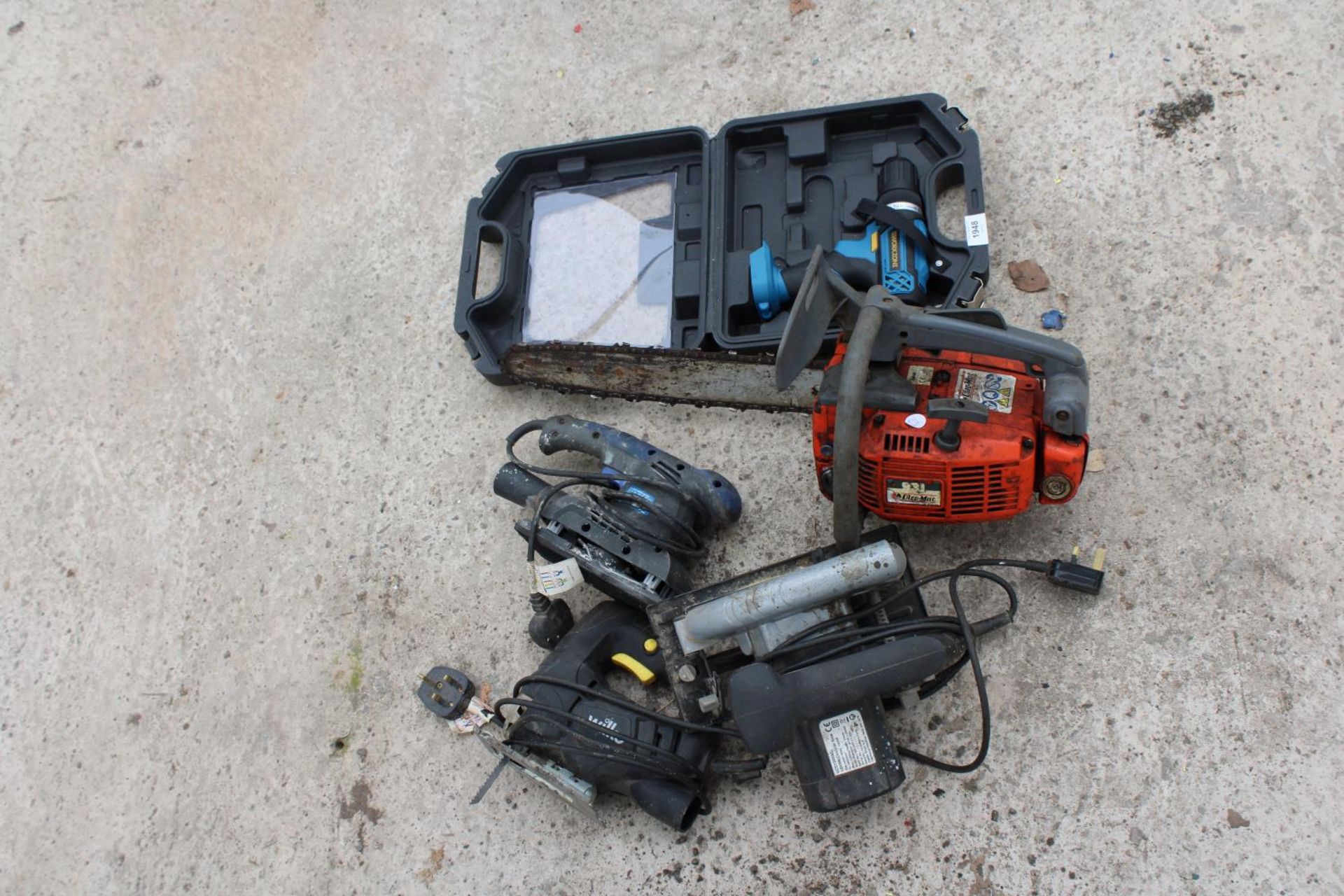 AN ASSORTMENT OF TOOLS TO INCLUDE A PETROL CHAINSAW AND A WORKZONE BATTERY DRILL ETC