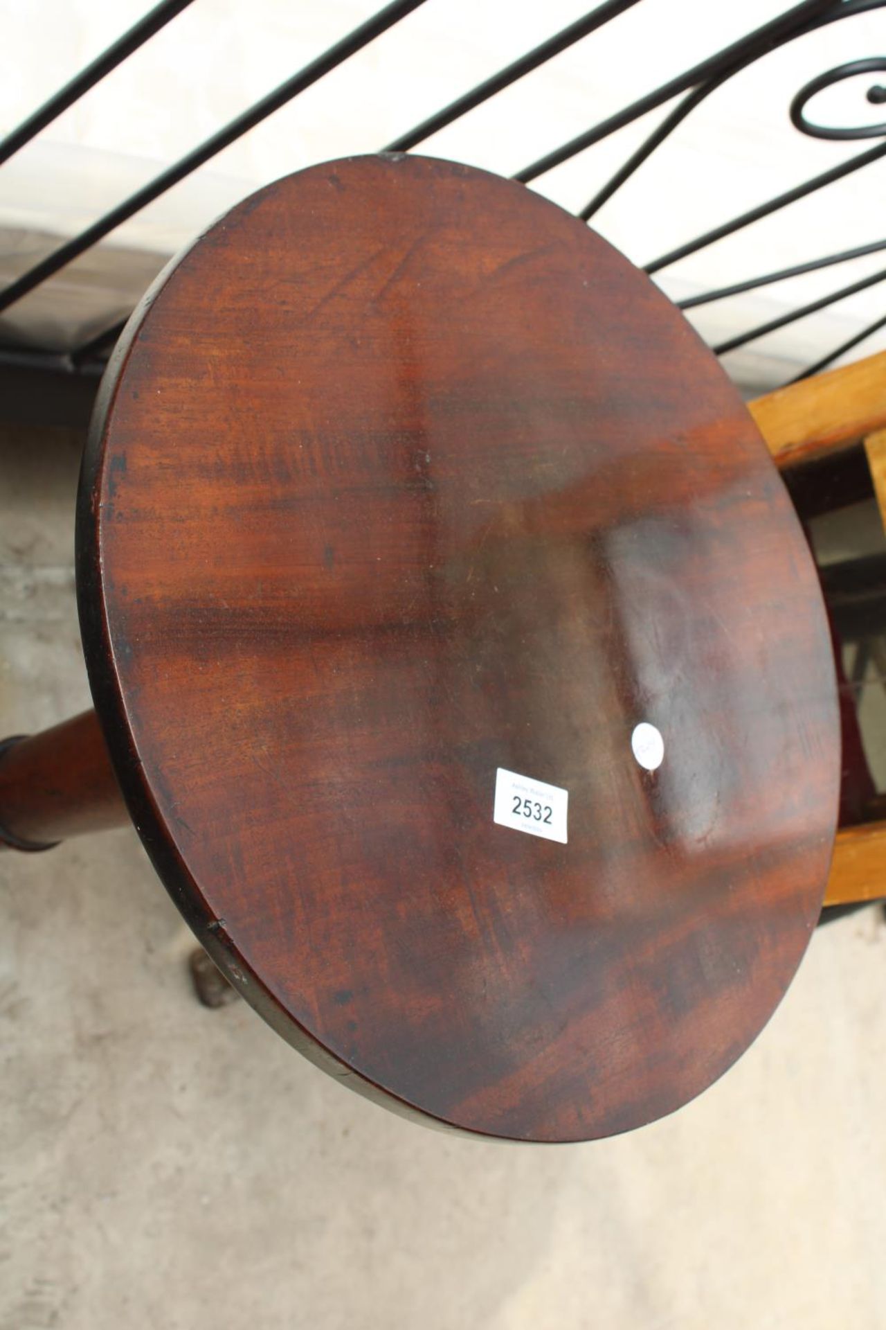 A REGENCY MAHOGANY 16" DIAMETER WINE TABLE ON TURNED TAPERING COLUMN - Image 3 of 3