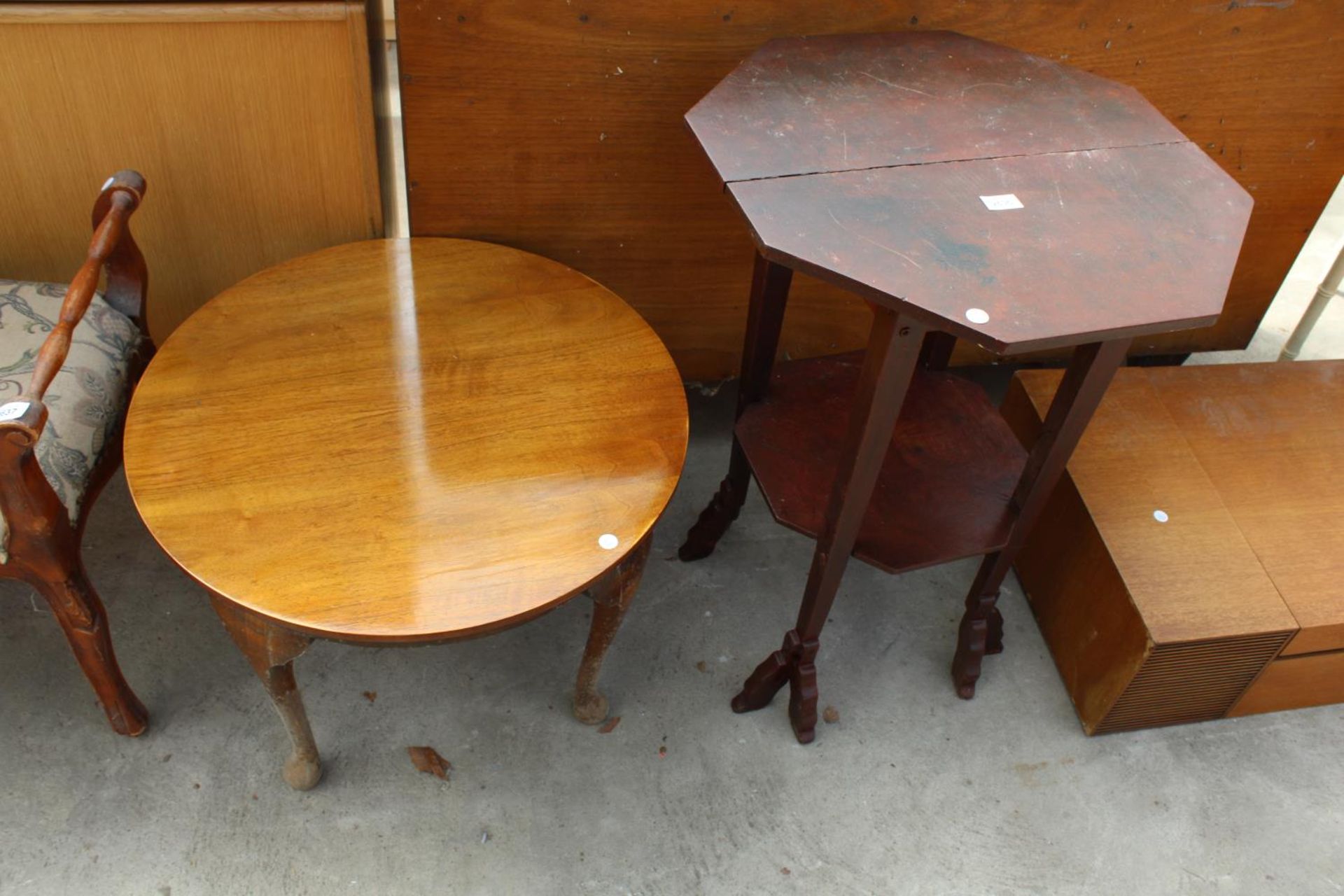 A MID 20TH CENTURY 24" DIAMETER COFFEE TABLE ON CABRIOLE LEGS AND OCTAGONAL OCCASIONAL TABLE