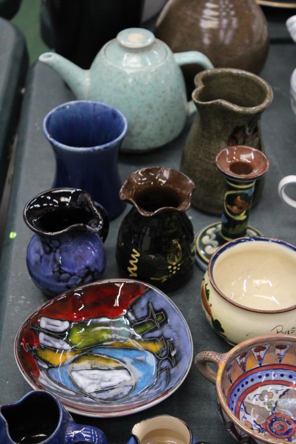 A QUANTITY OF STUDIO POTTERY TO INCLUDE A TEAPOT, CANDLE HOLDER, BOWLS ETC - SOME WITH MARKS TO - Image 3 of 6