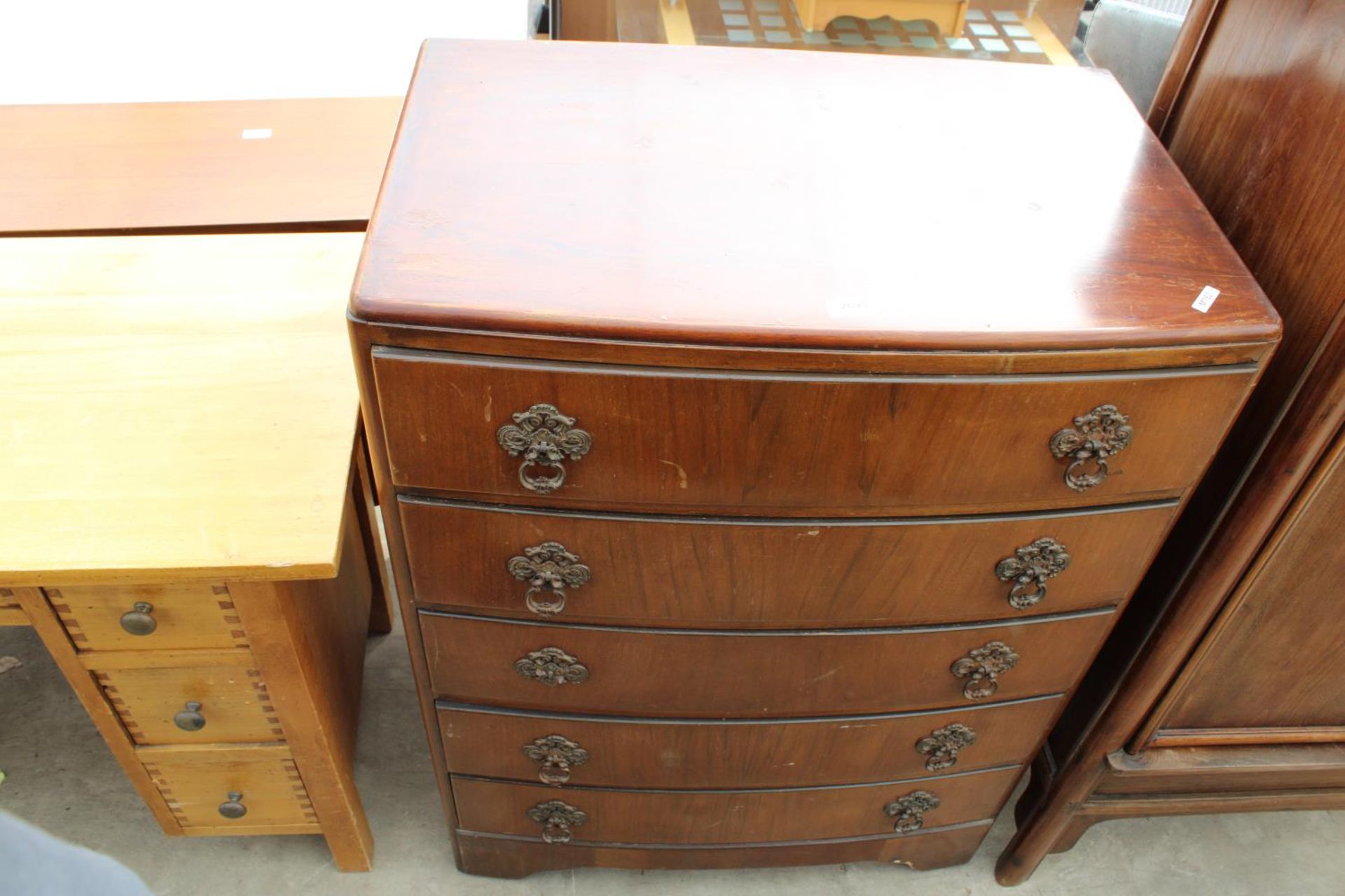 A MID 20TH CENTURY WALNUT BOW-FRONTED CHEST OF 5 DRAWERS, 30" WIDE