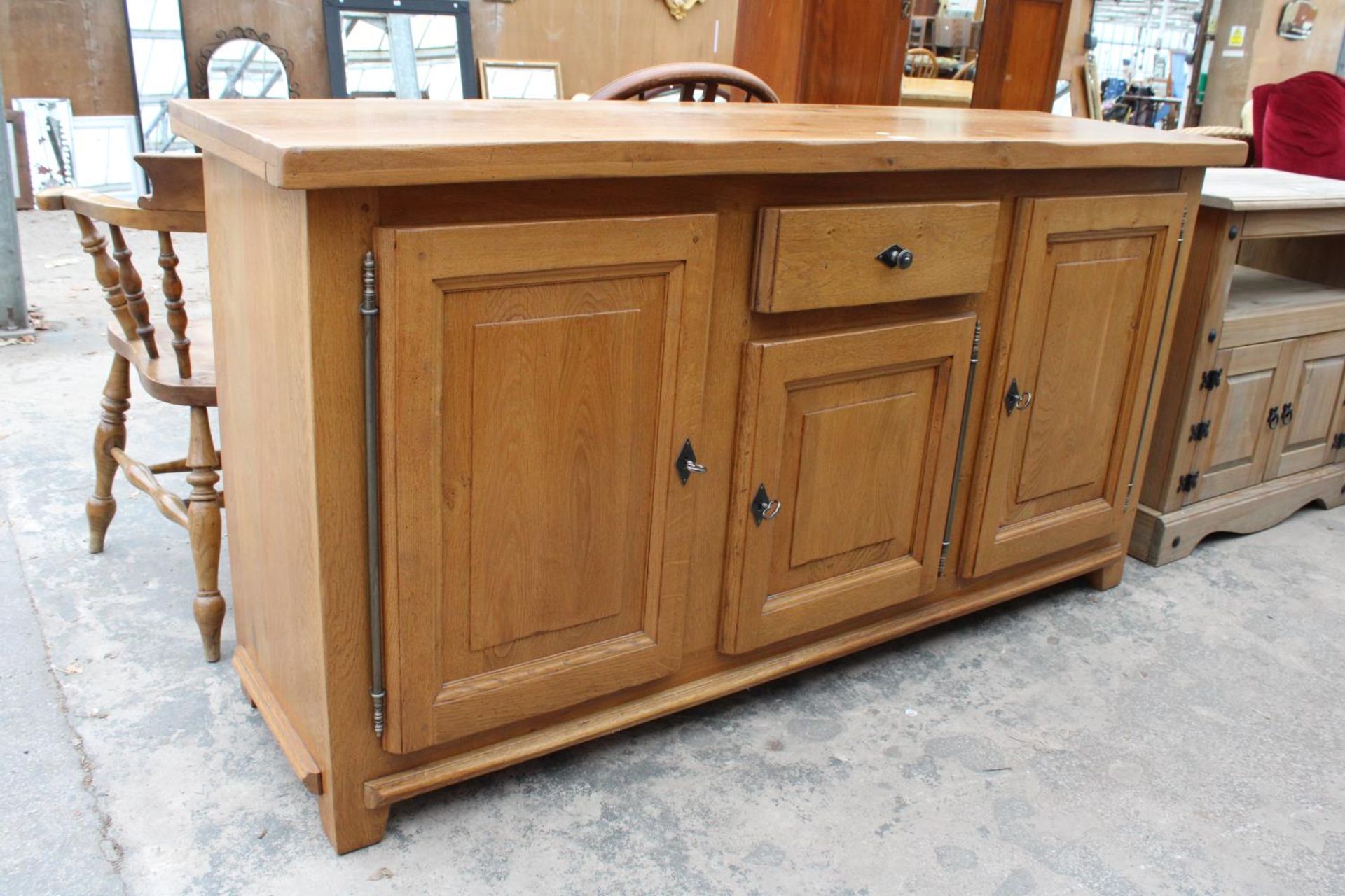A MODERN OAK SIDEBOARD ENCLOSING THREE PANELLED DOORS AND SINGLE DRAWER, 68" - Image 2 of 4