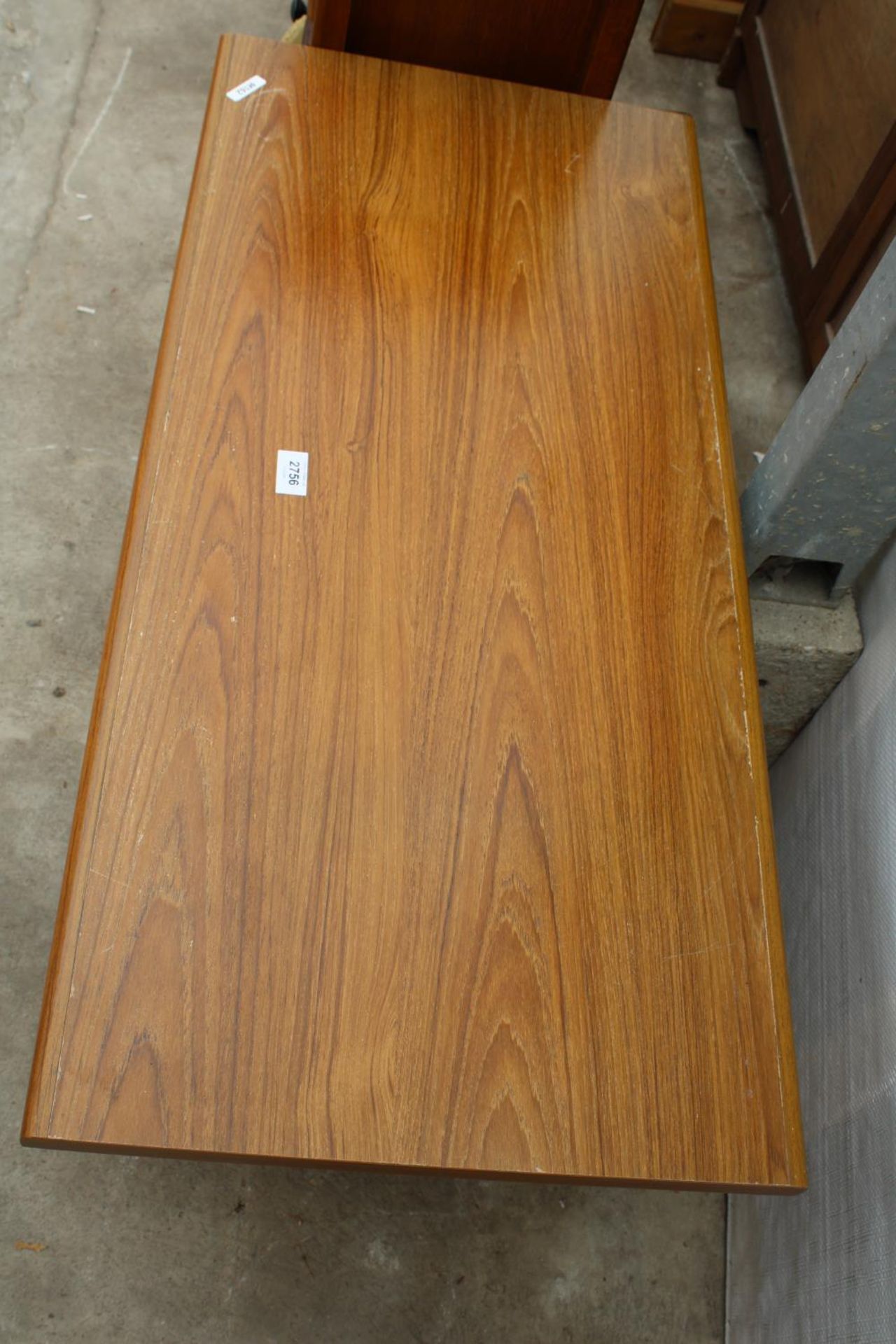 A RETRO TEAK EFFECT TWO TIER COFFEE TABLE - Image 3 of 3