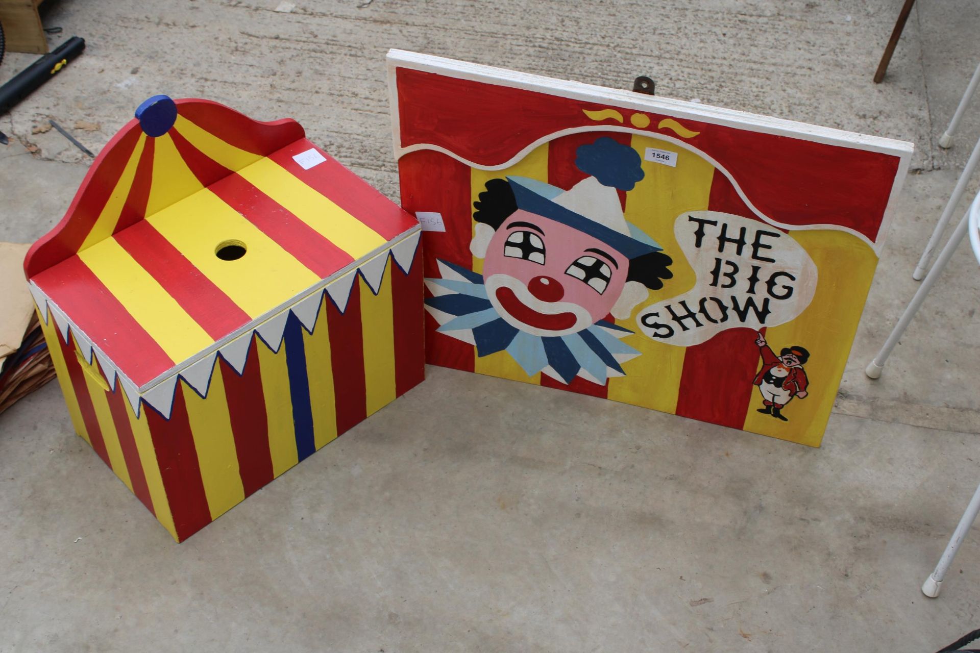 A WOODEN HAND PAINTED 'THE BIG SHOW' SIGN PLUS A HAND PAINTED WOODEN CIRCUS STYLE LIDDED BOX